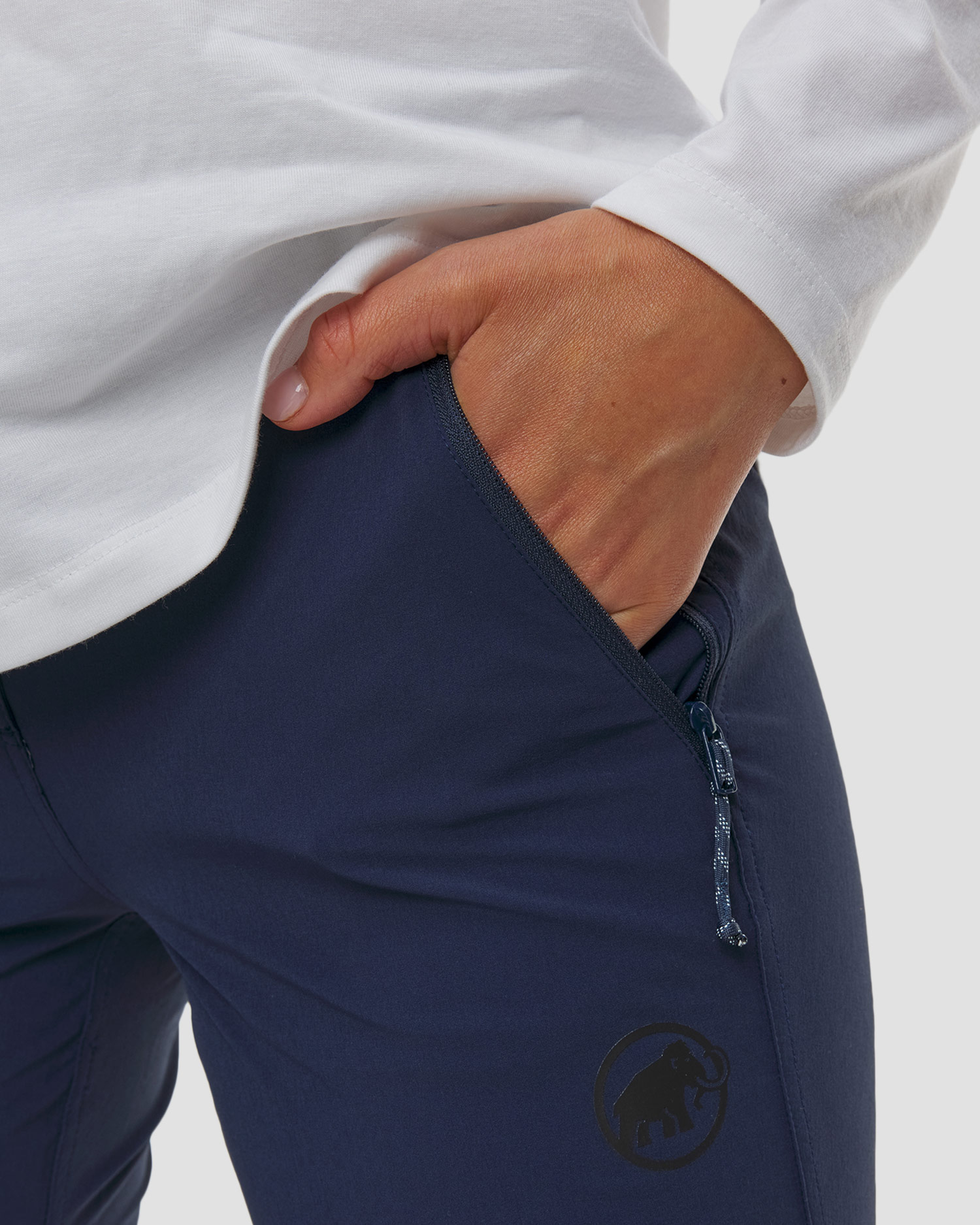 Pantalon de trekking bleu marine 2 en 1 pour femmes Mammut Runbold IV Zip Off Pants