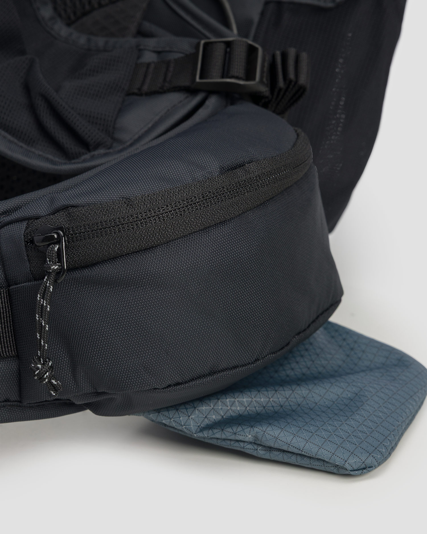 Zaino da trekking Mammut Ducan 32 grigio-blu-nero