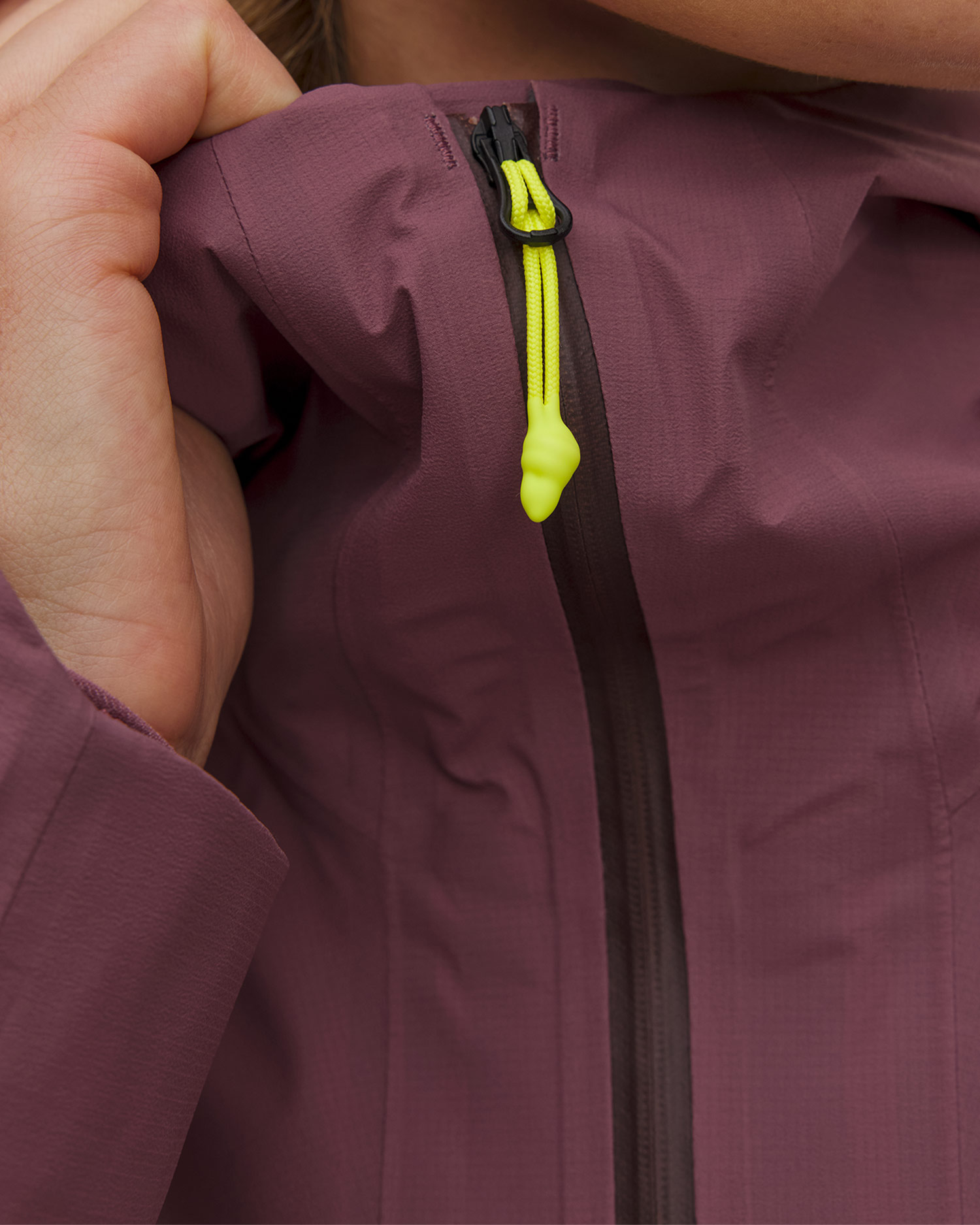Women's hardshell Haglofs L.I.M Airak Gtx Jacket burgundy