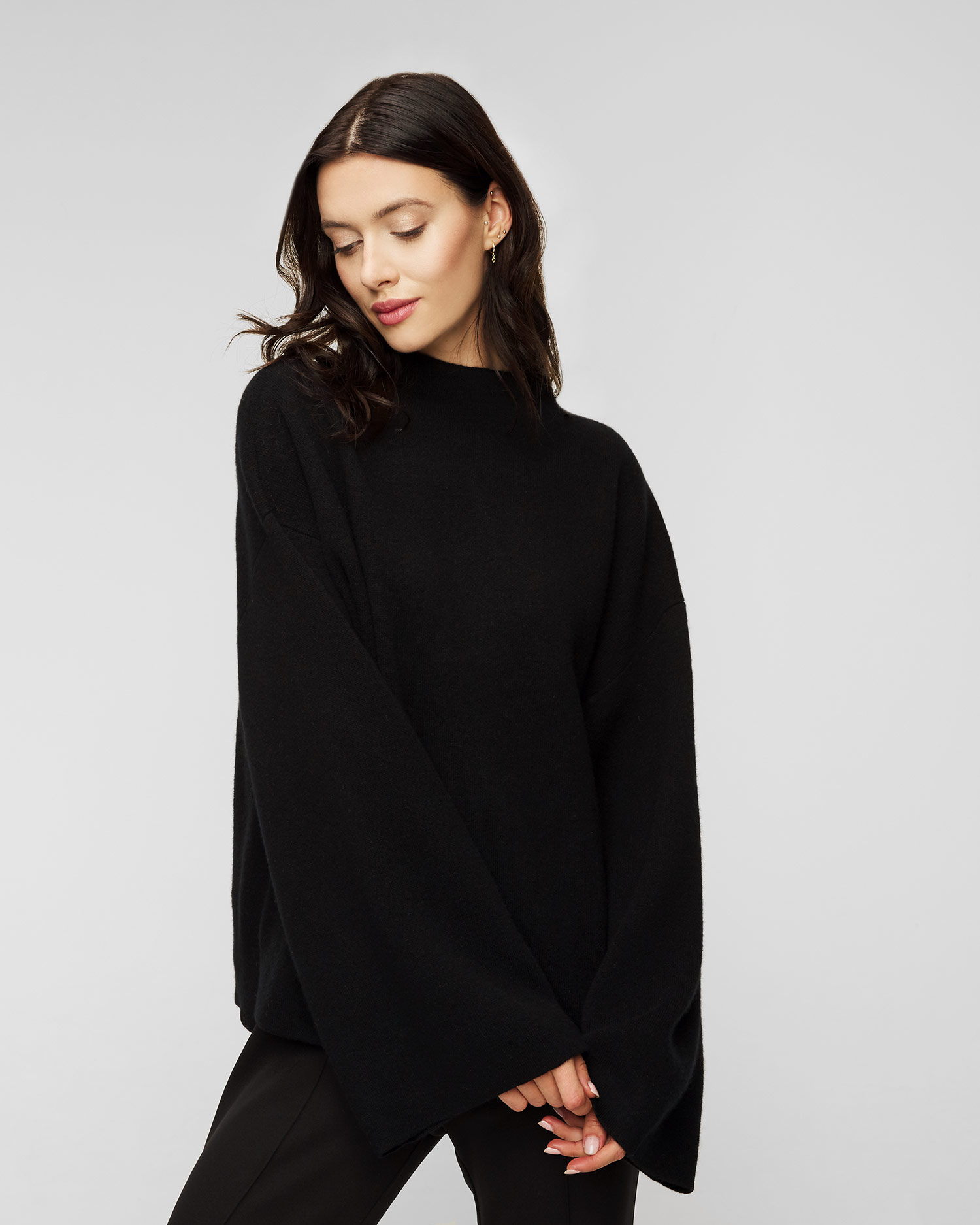 Czarny sweter merino z kaszmirem Juvia Yuna