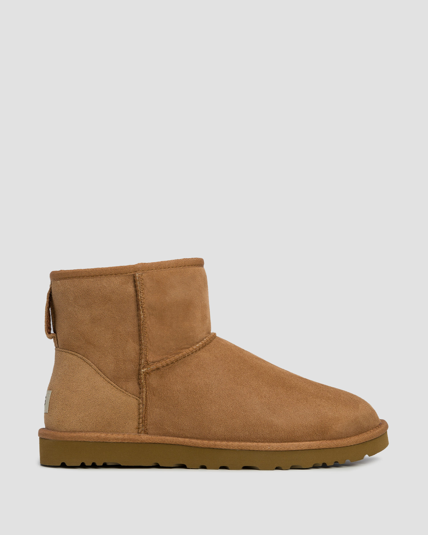 UGG Classic Mini isolierte Herrenschuhe in Braun
