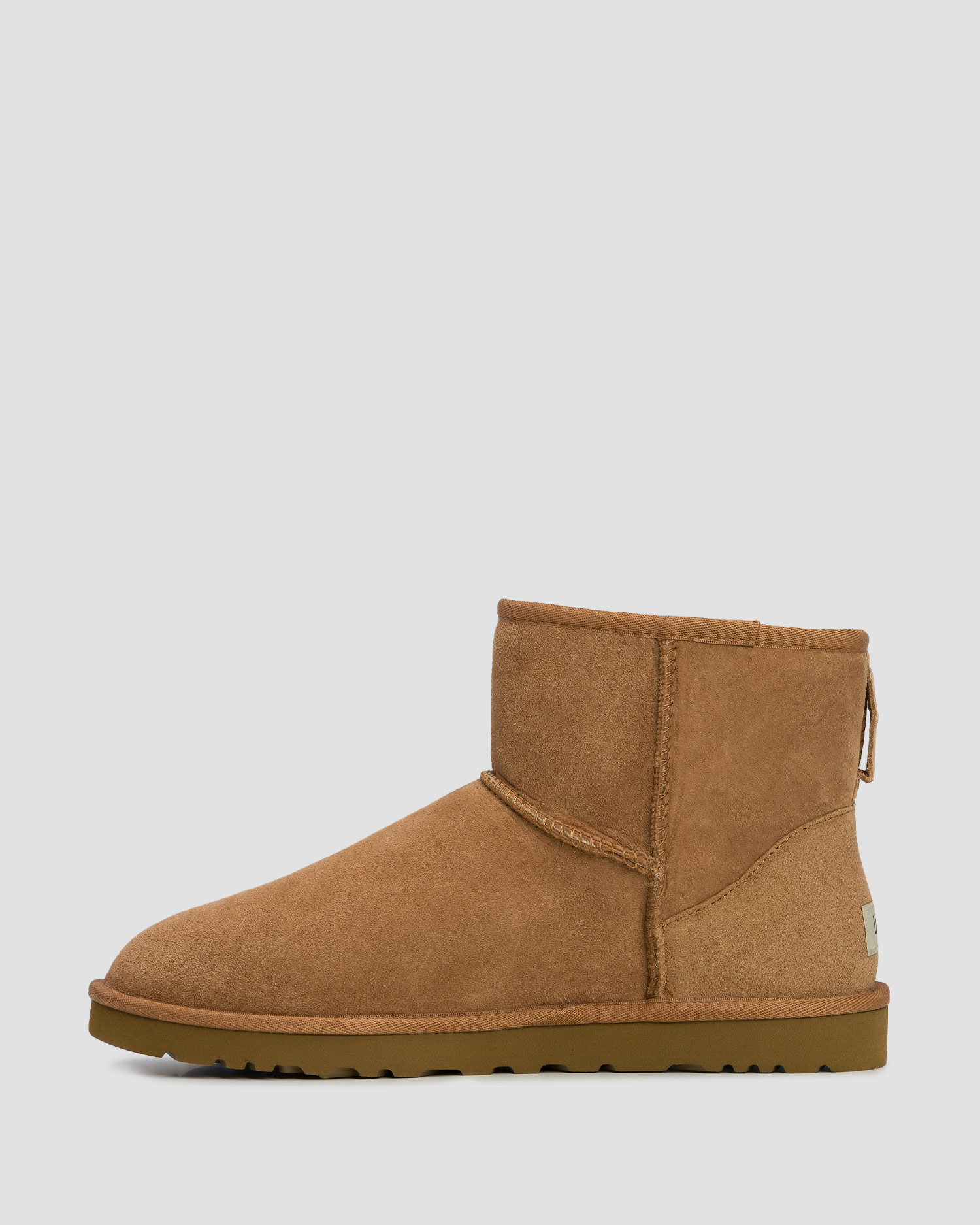 UGG Classic Mini isolierte Herrenschuhe in Braun