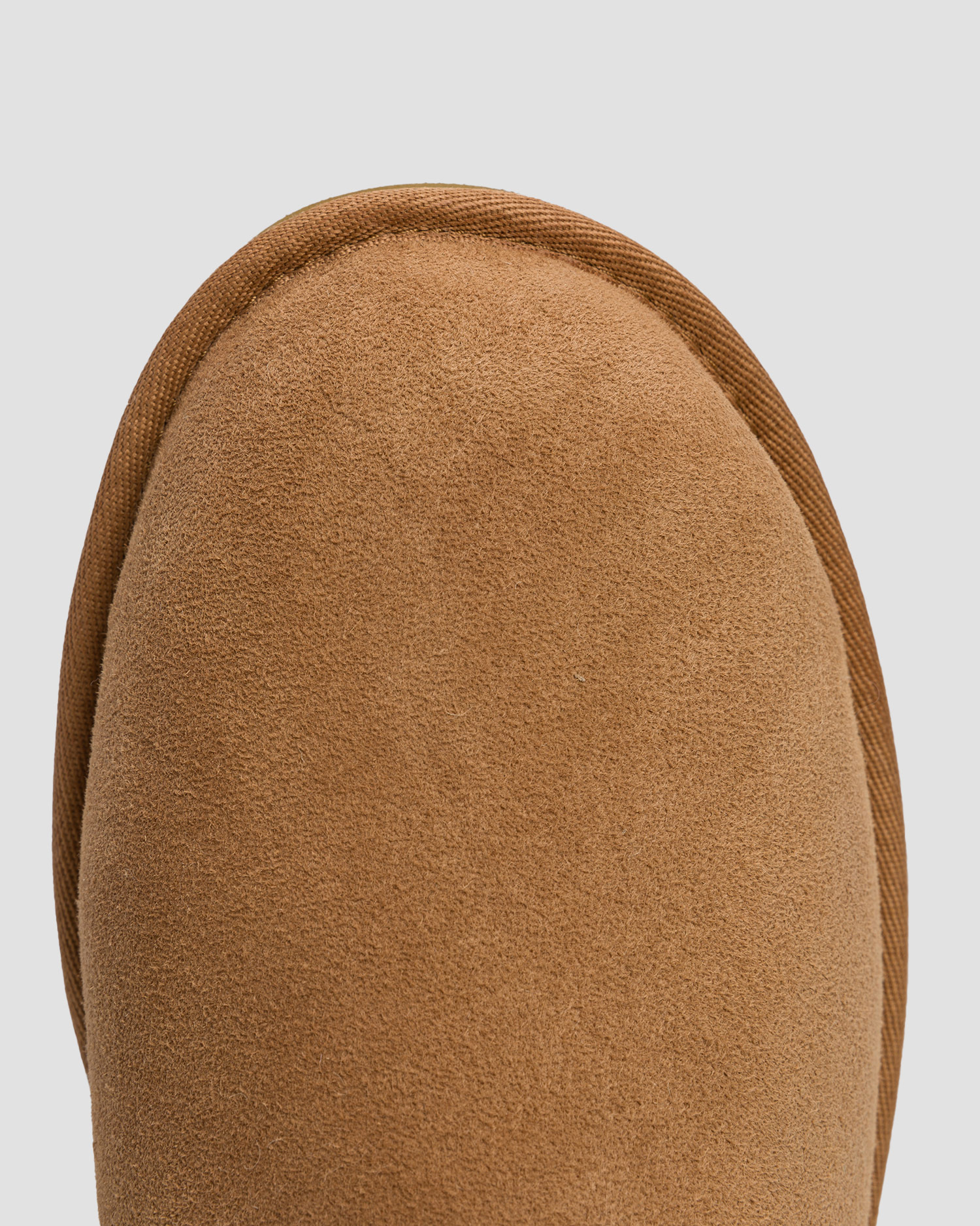 UGG Classic Mini isolierte Herrenschuhe in Braun