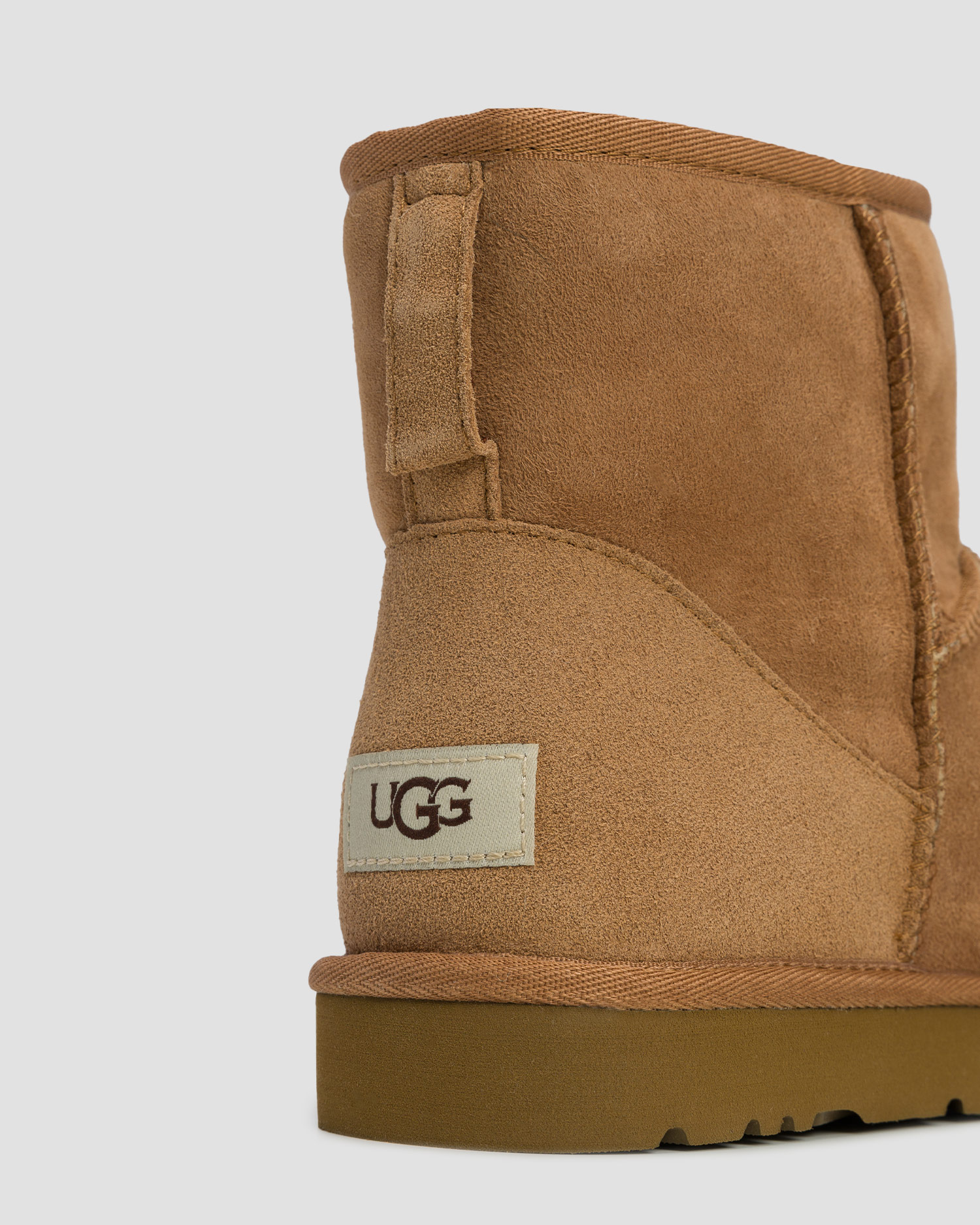 UGG Classic Mini isolierte Herrenschuhe in Braun