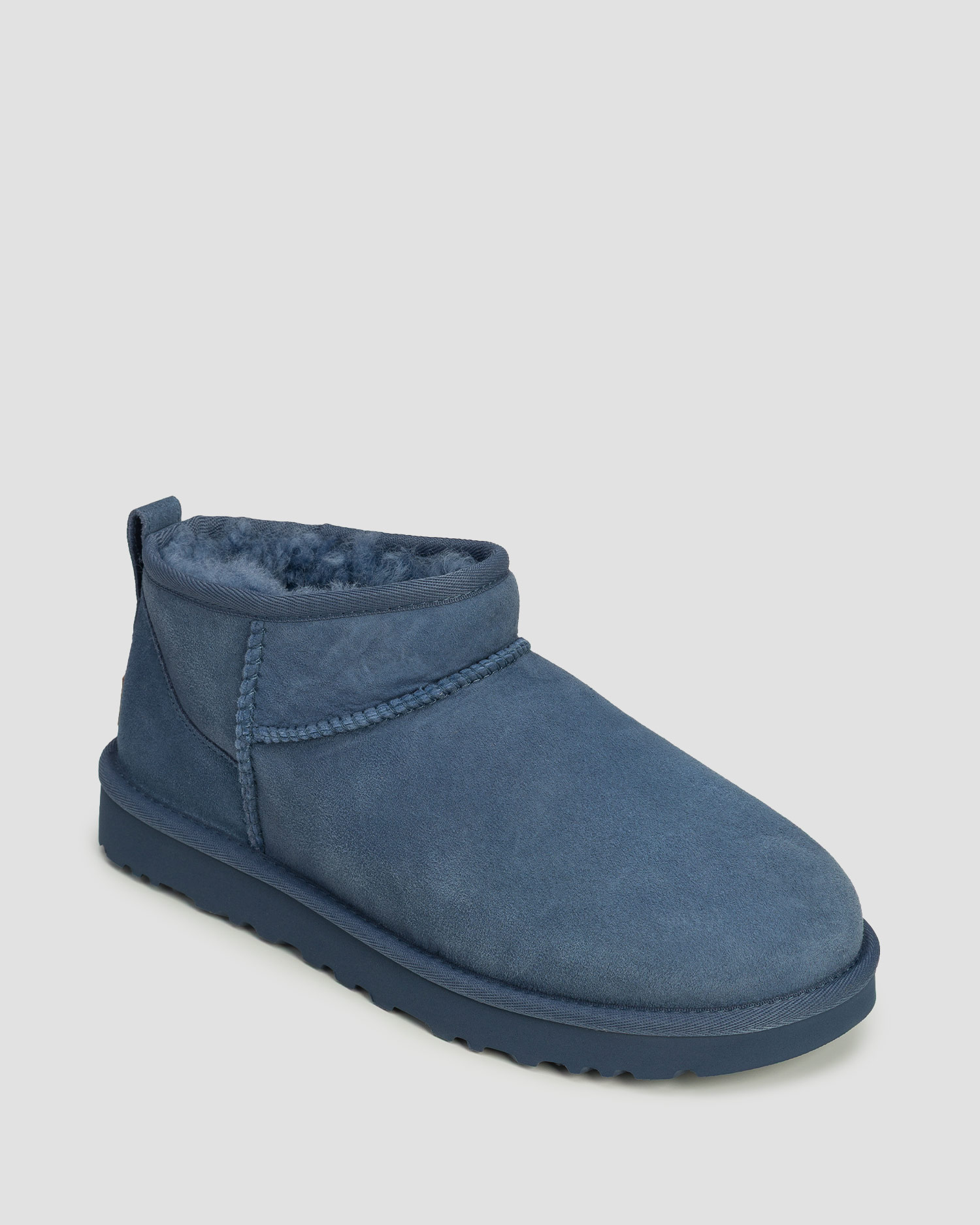 Chaussures pour femmes UGG Classic Ultra Min