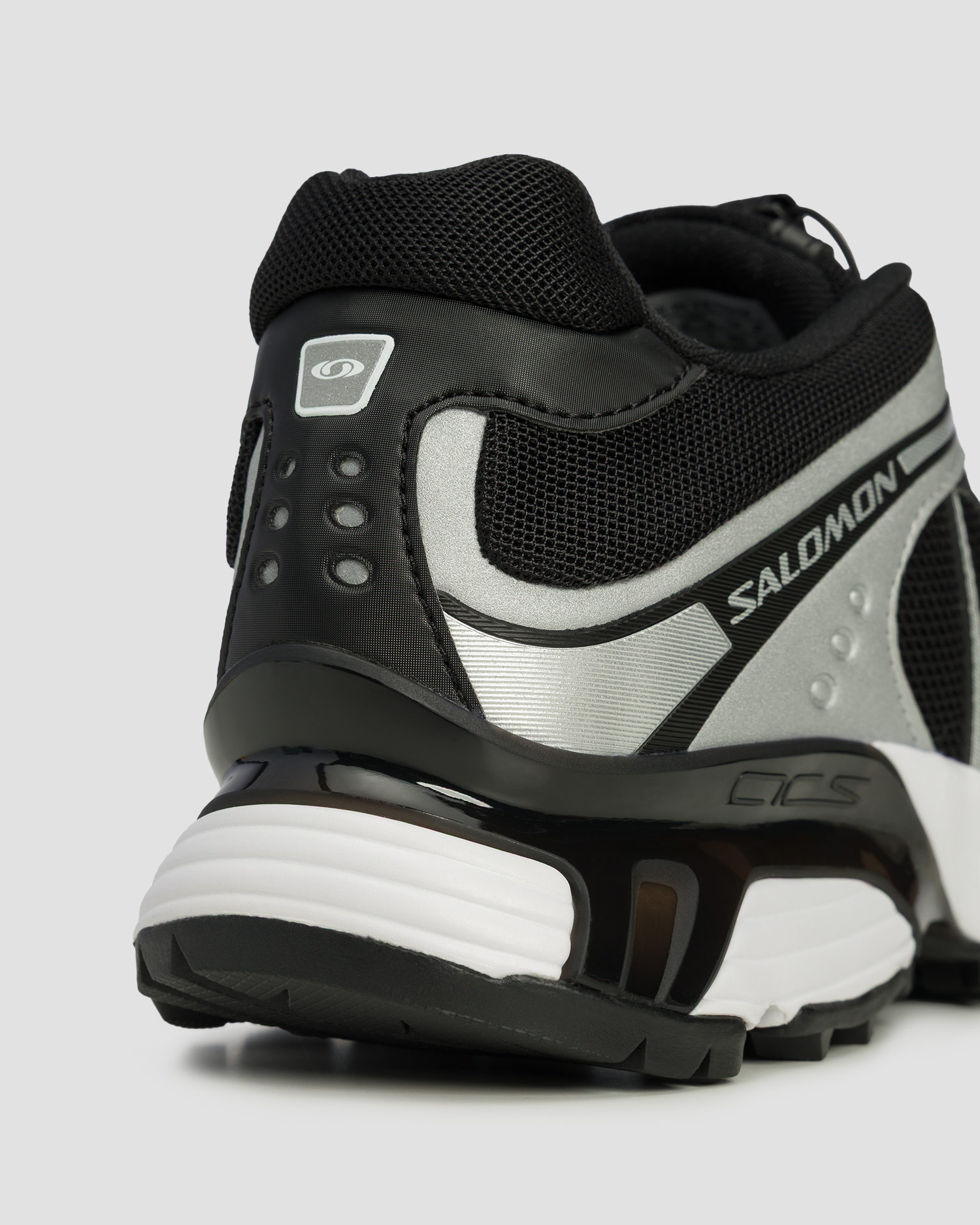 Salomon XT-Whisper Unisex-Sneaker in Schwarz und Silber