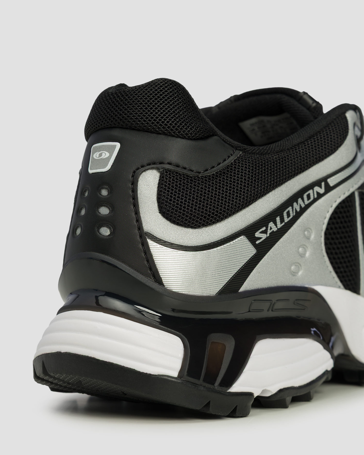Salomon XT-Whisper Unisex-Sneaker in Schwarz und Silber