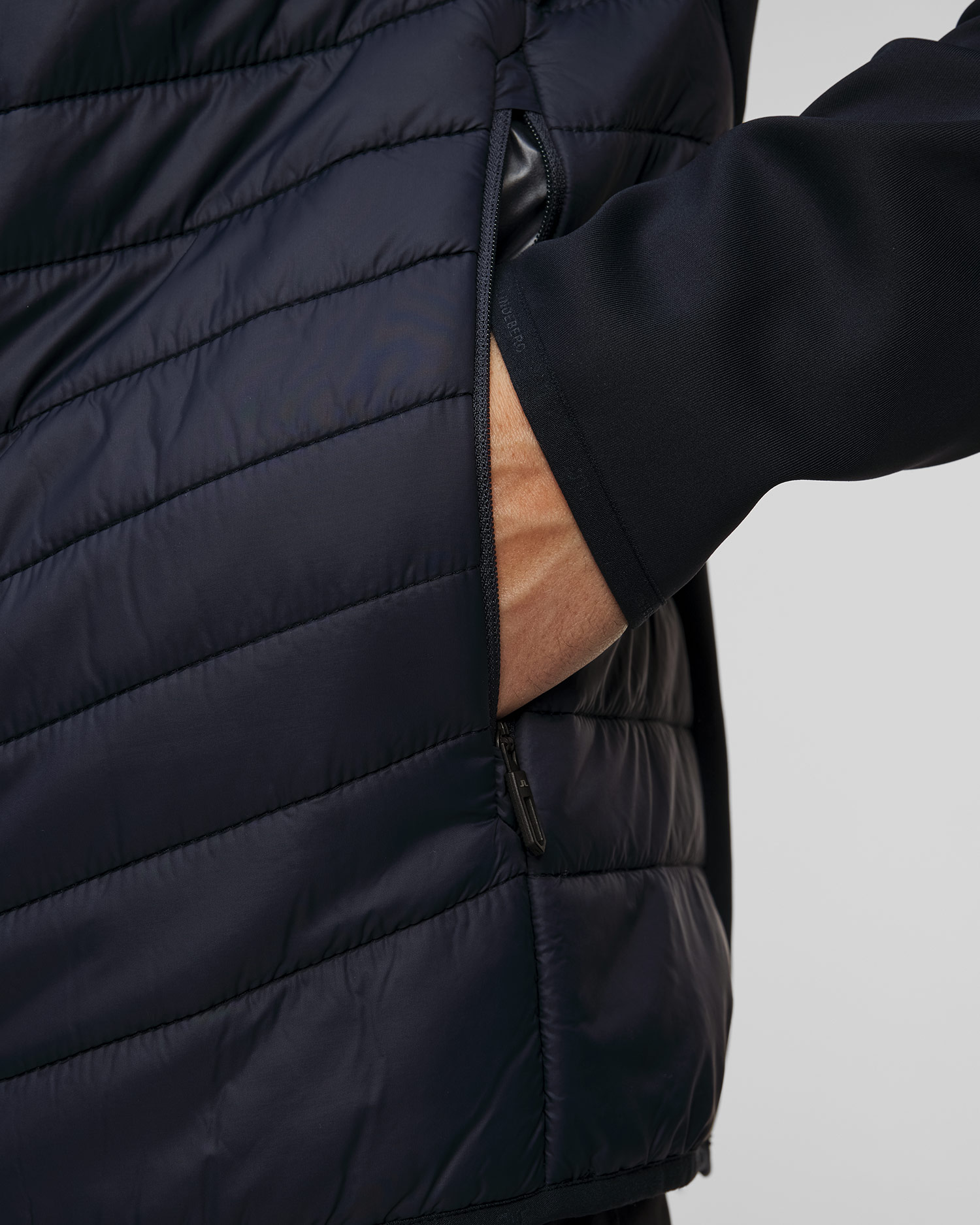 Veste hybride bleu marine pour hommes J.Lindeberg Holden Quilt Hybrid Hood