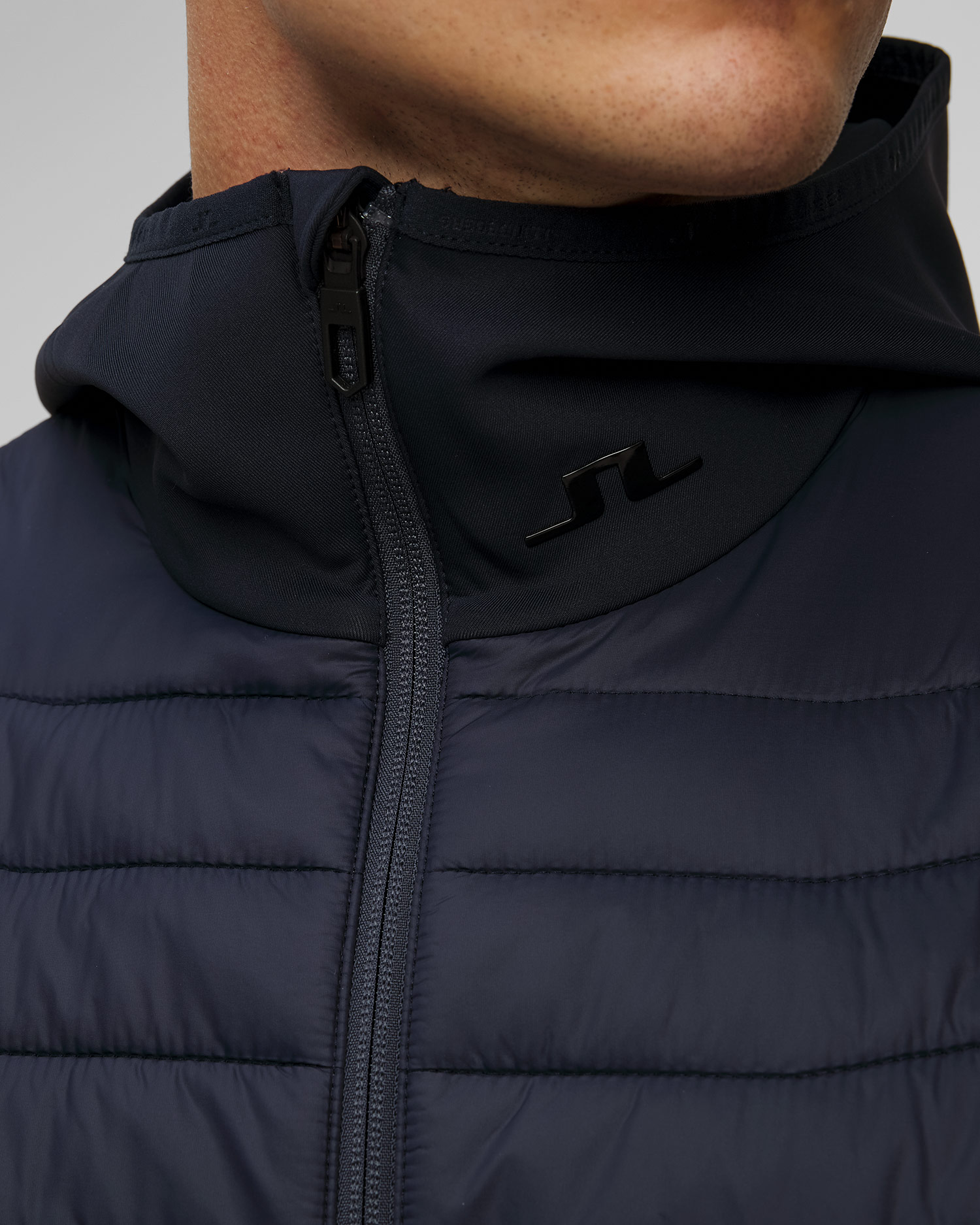 Veste hybride bleu marine pour hommes J.Lindeberg Holden Quilt Hybrid Hood