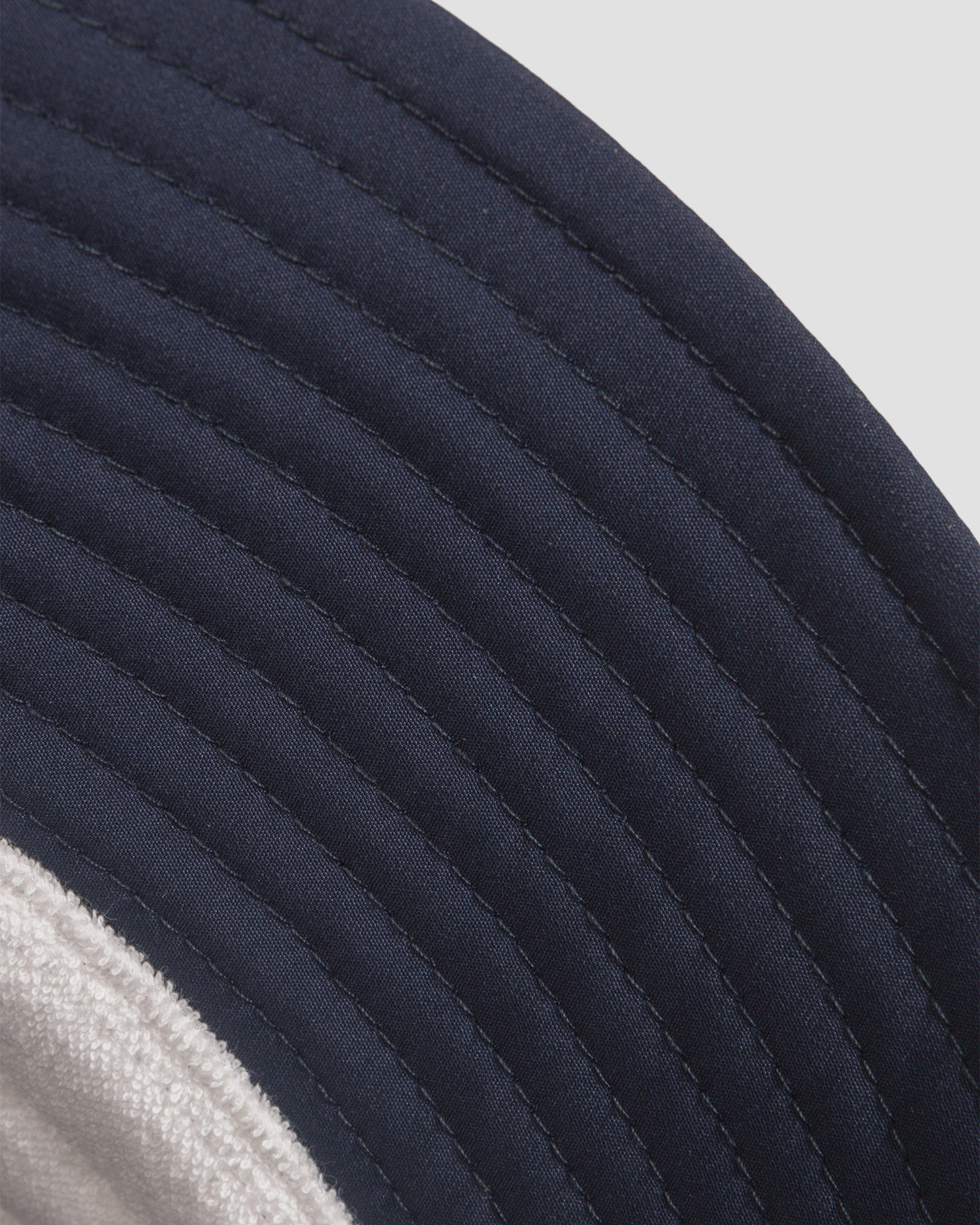 Granatowy kapelusz kubełkowy damski J.Lindeberg Siri Bucket Hat