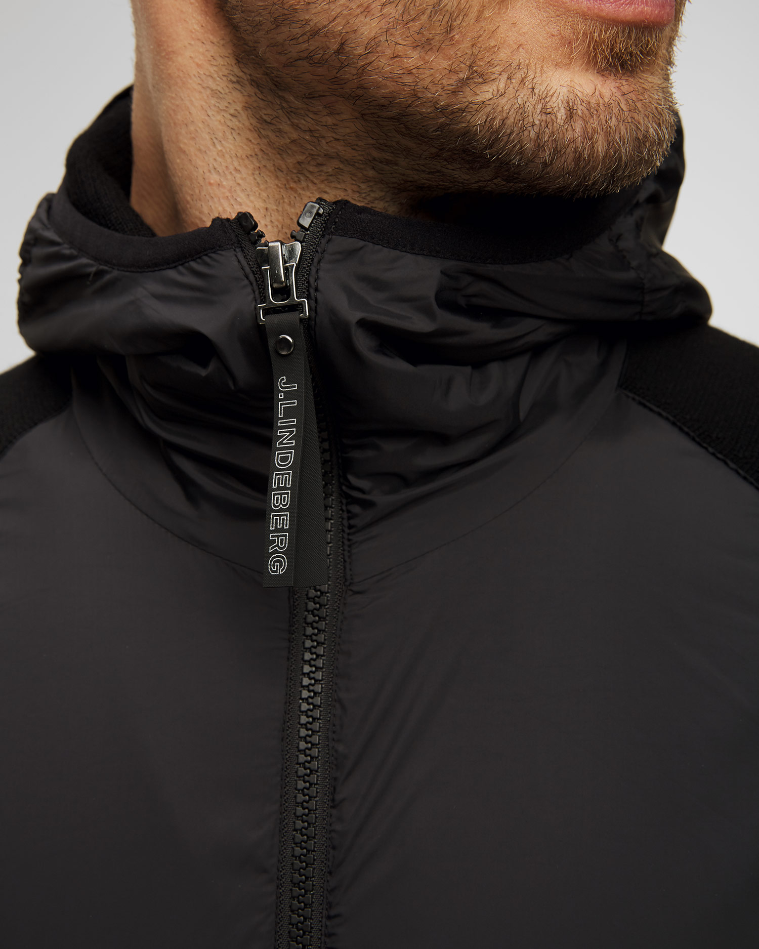 Czarna kurtka hybrydowa męska J.Lindeberg Cascade