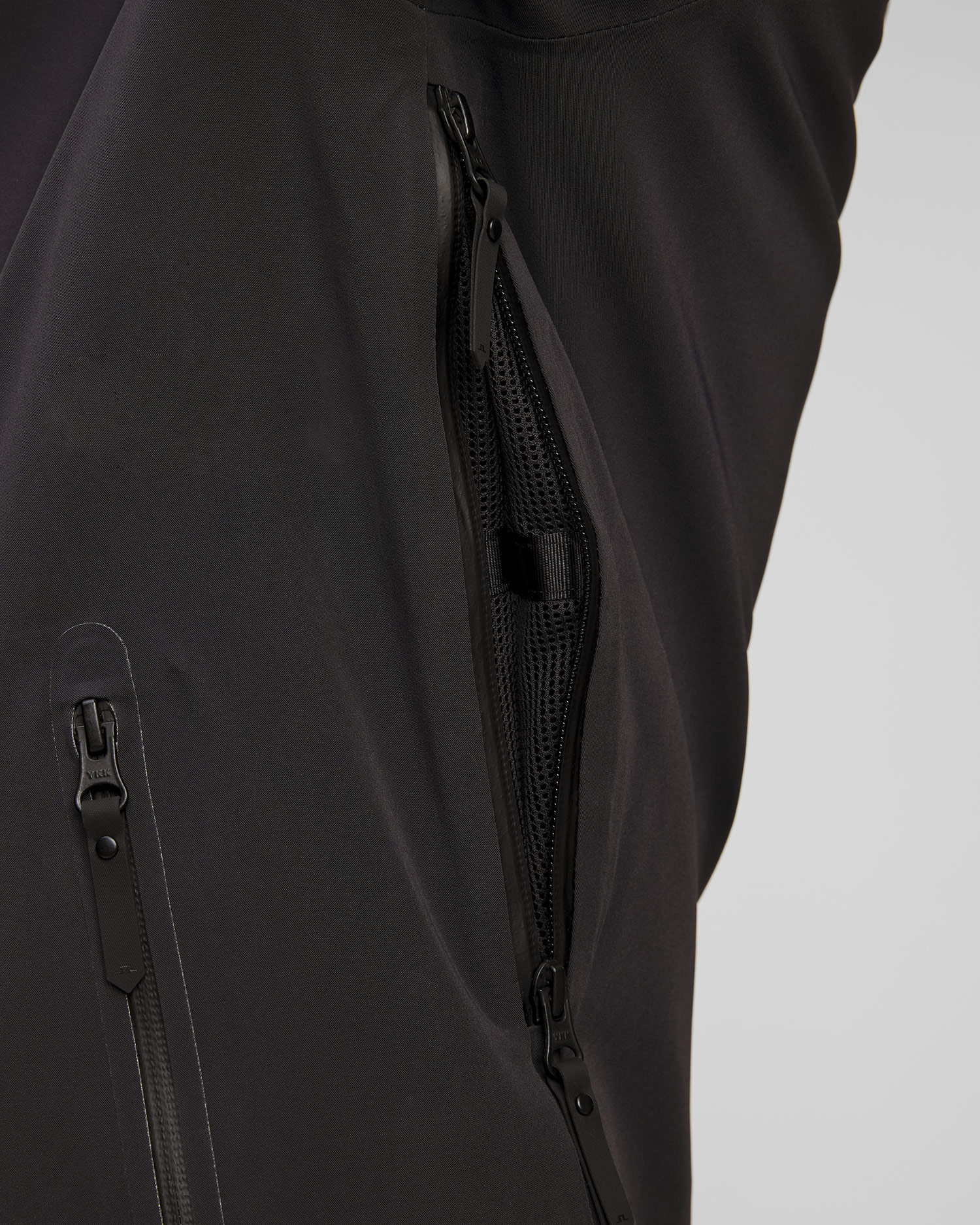 Czarna kurtka narciarska męska J.Lindeberg Omnia