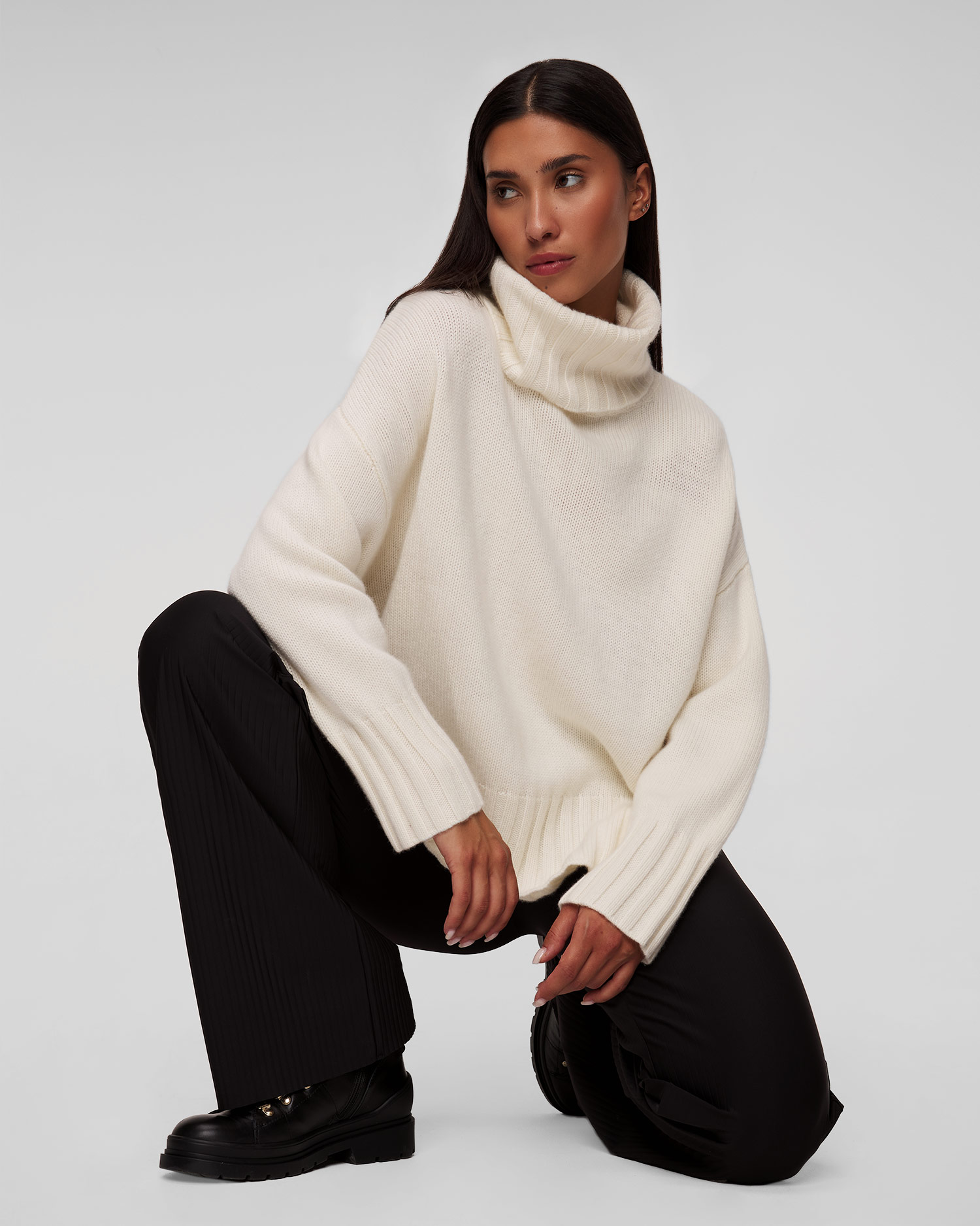 Women's white cashmere turtleneck  Kujten Yoko