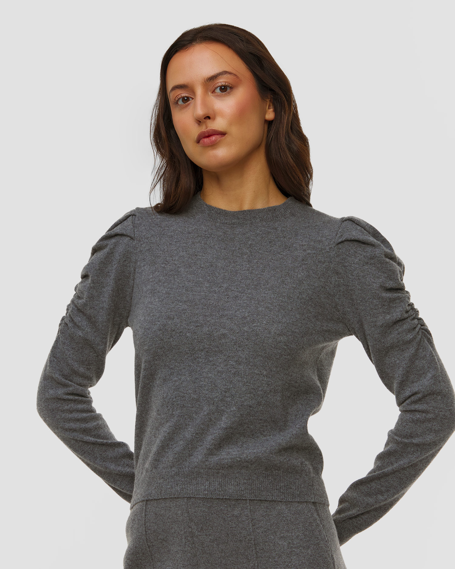 Kujten Naoto Round Neck Kaschmirpullover für Damen in Grau, Farbe/Muster: Szary