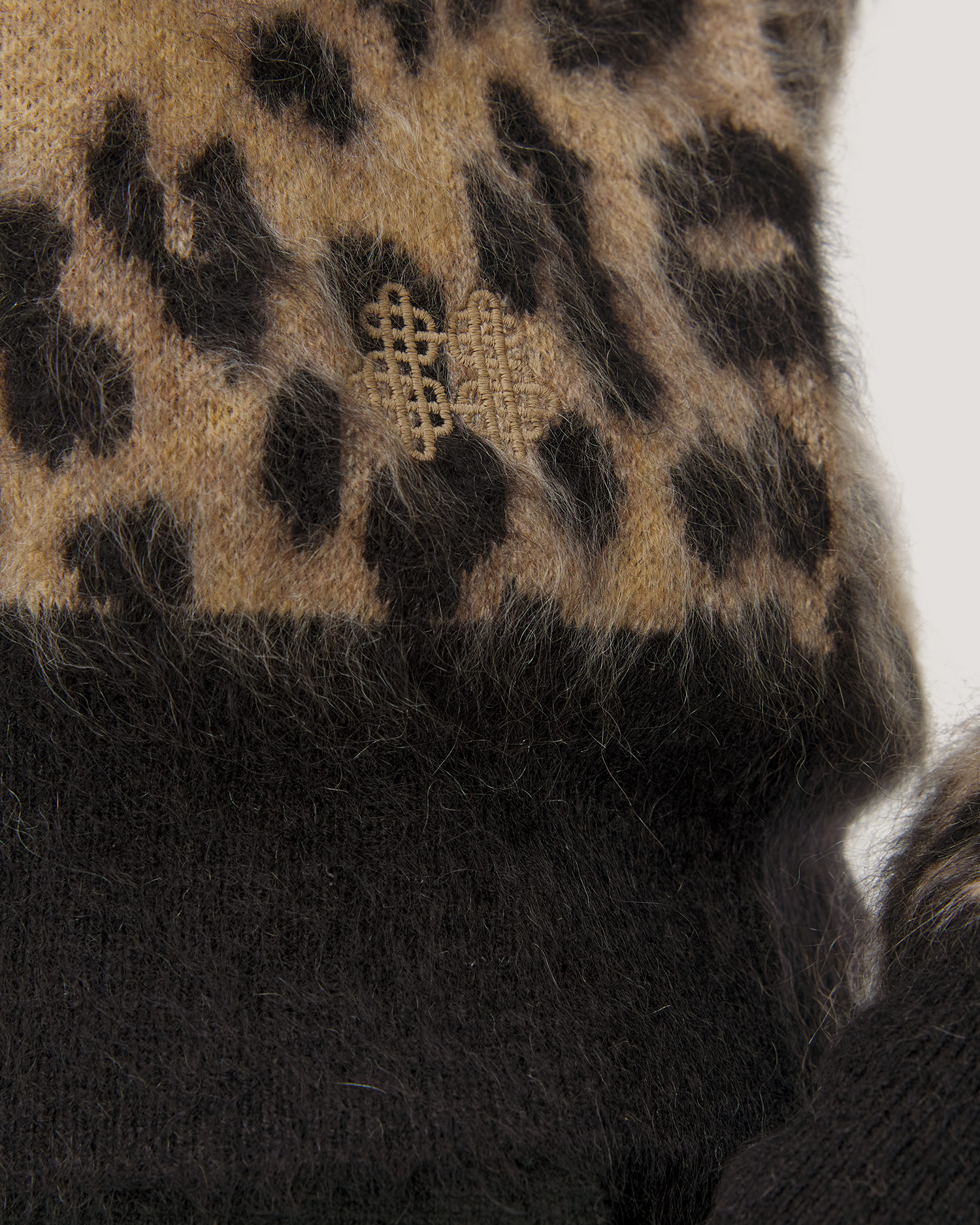 Kujten Caroline Fluffy Leo Kaschmirpullover für Damen