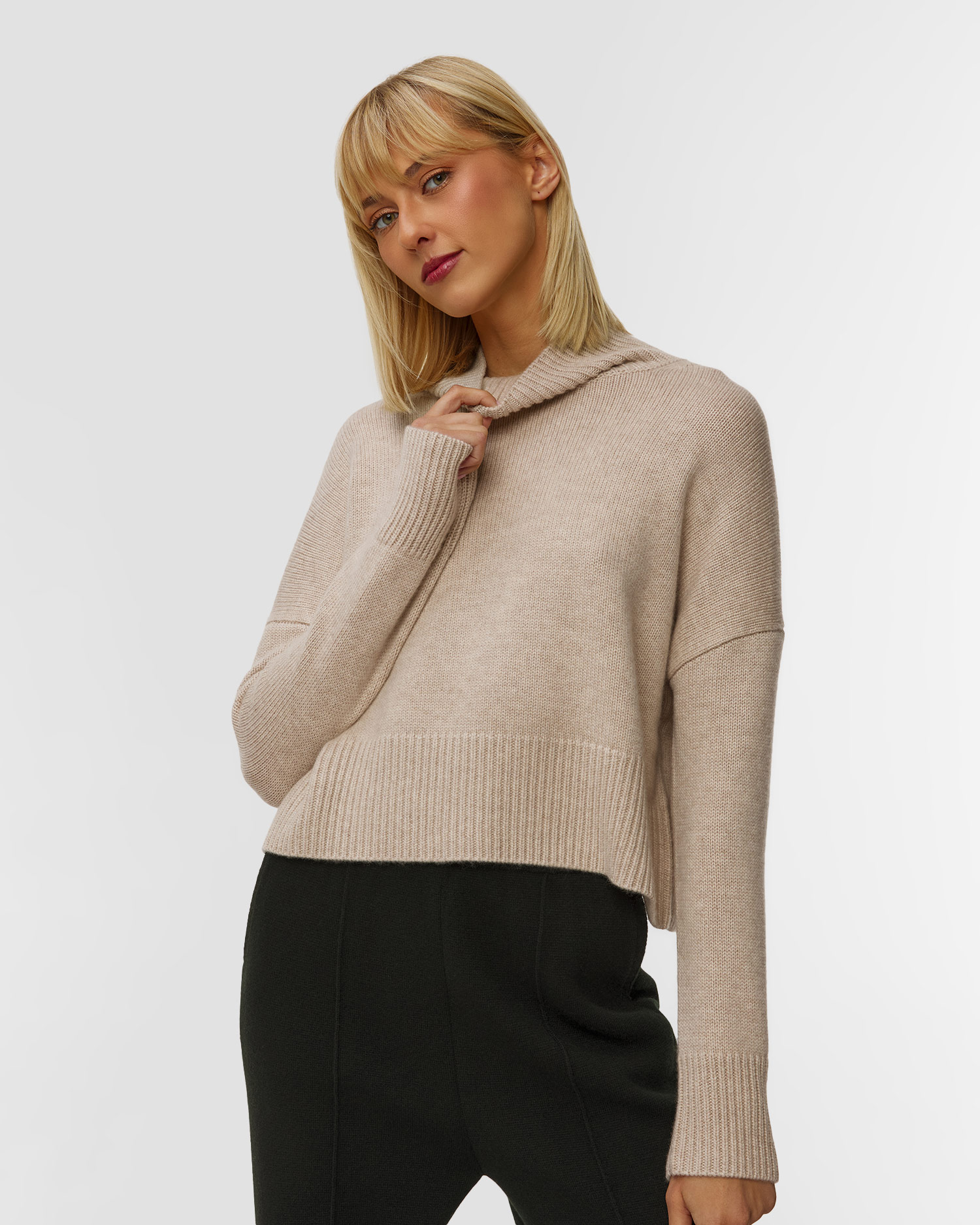 Pull en cachemire beige pour femmes Kujten Ulla Crop