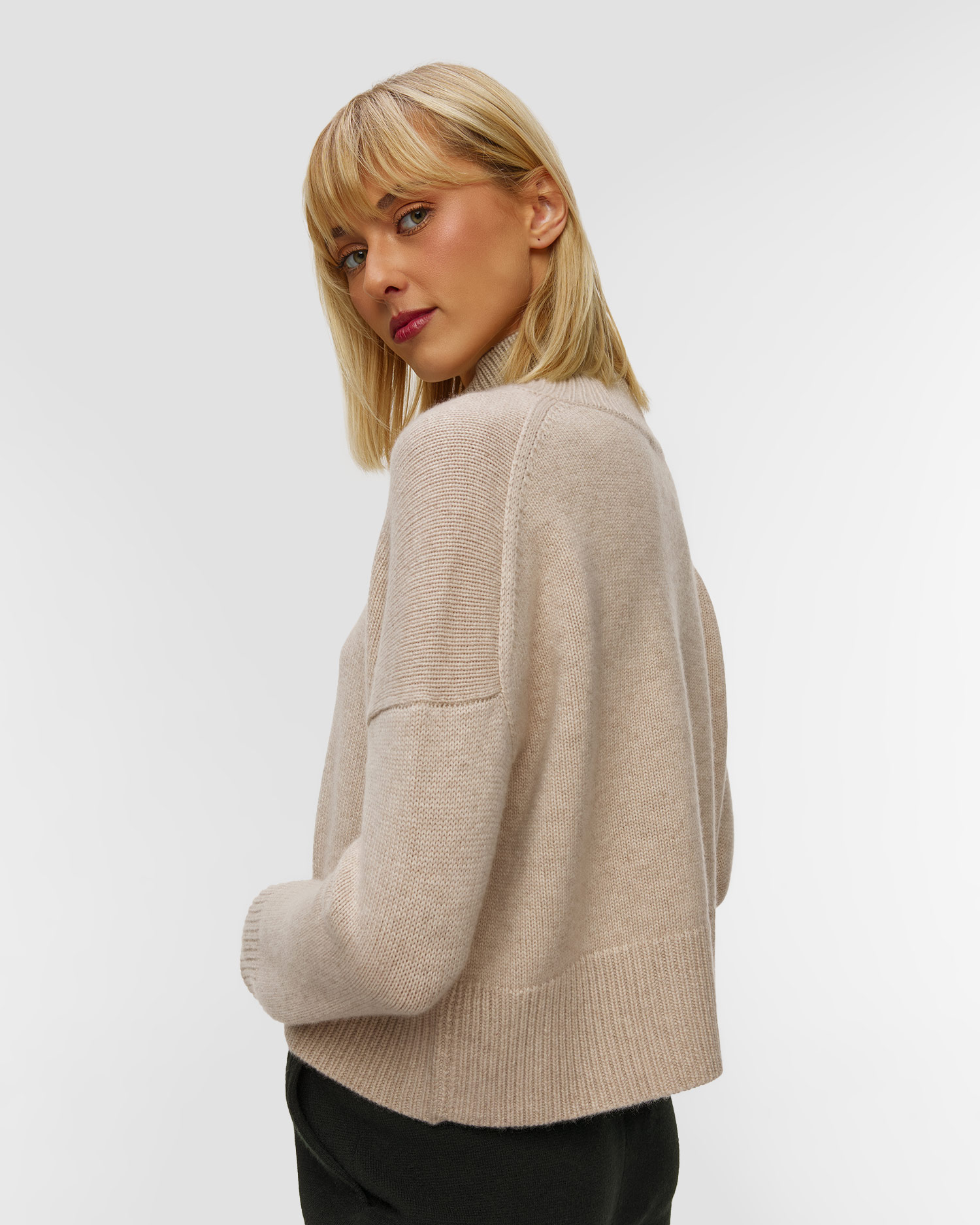 Pull en cachemire beige pour femmes Kujten Ulla Crop