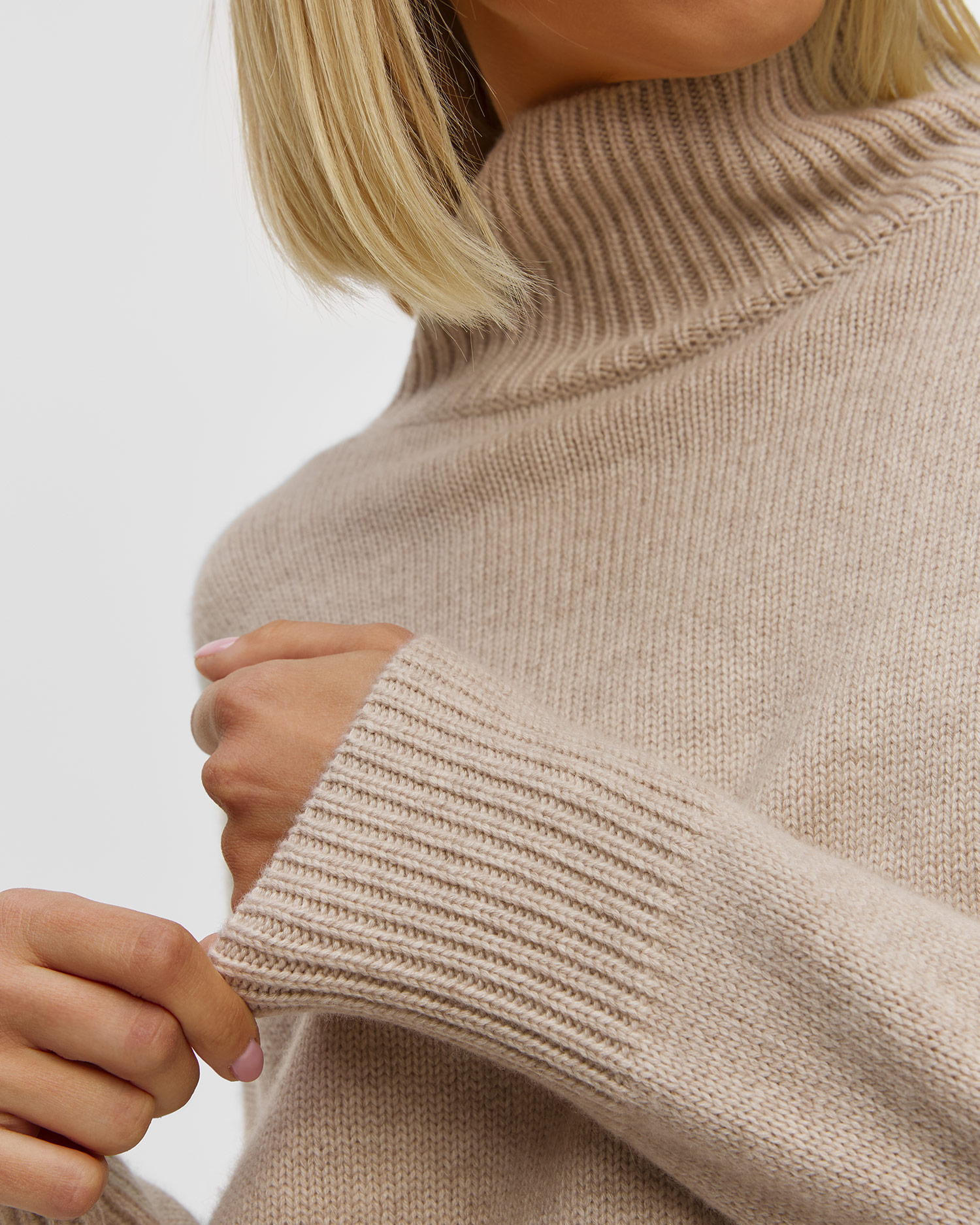 Pull en cachemire beige pour femmes Kujten Ulla Crop