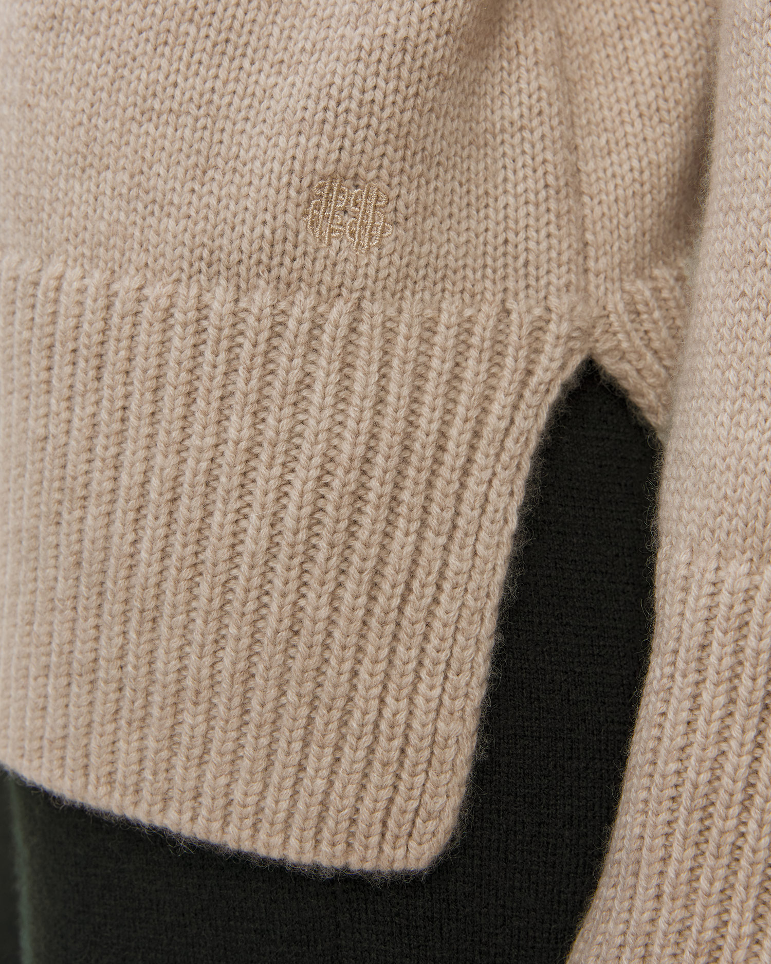 Pull en cachemire beige pour femmes Kujten Ulla Crop