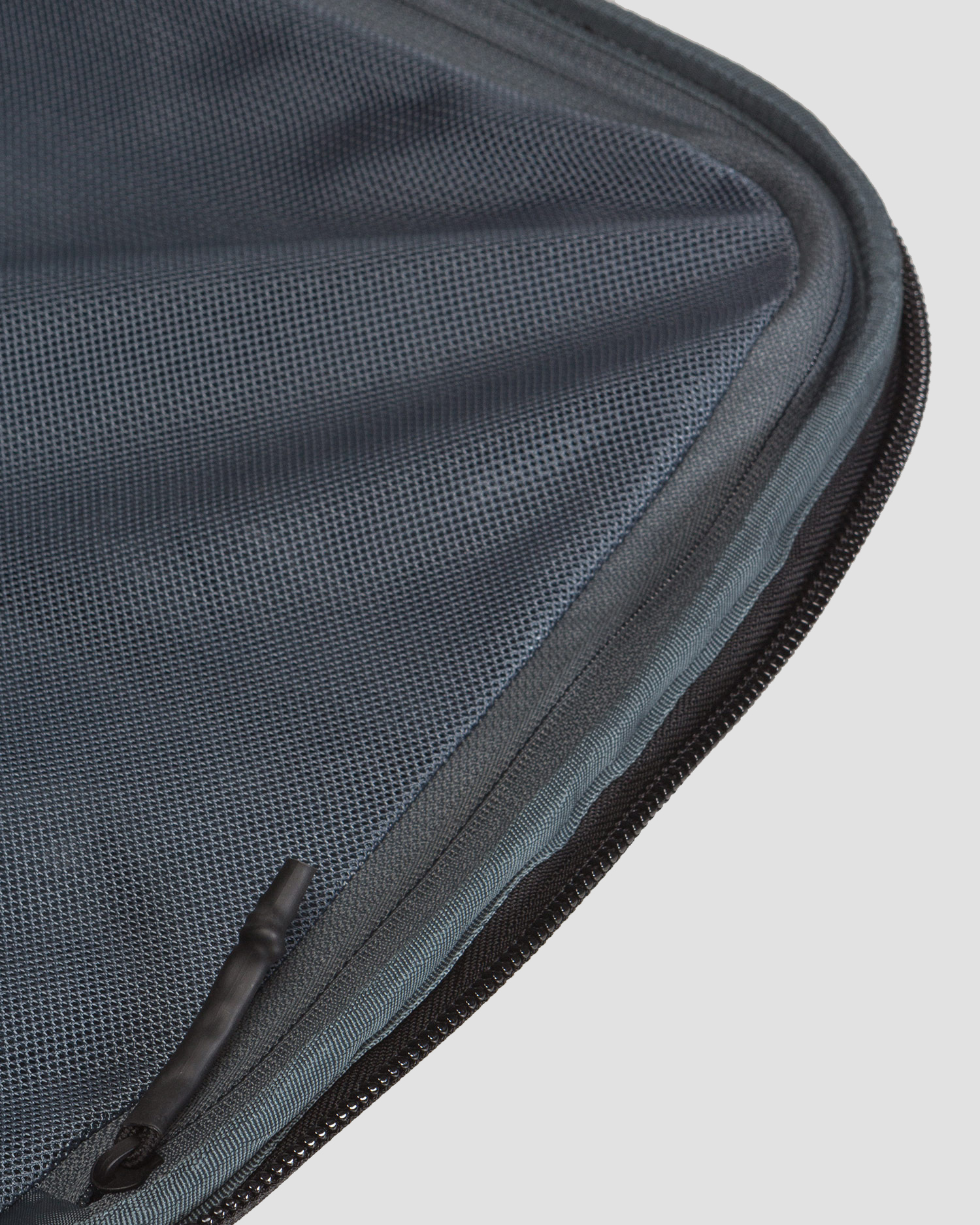 Geantă de călătorie pe roți Thule Aion 36L