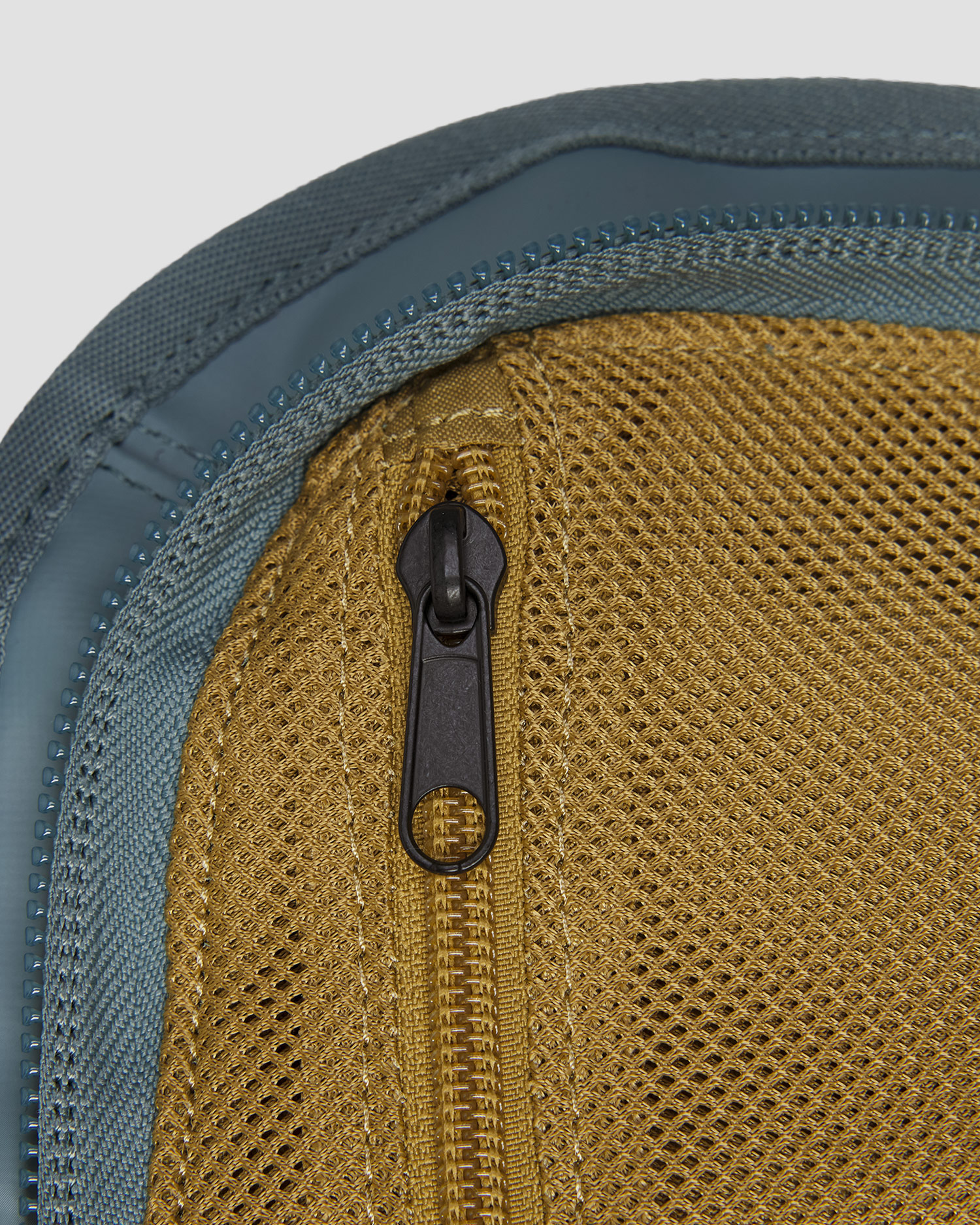 Geantă de voiaj 2 în 1 gri-albastru Thule Chasm Duffel Bag 70L 