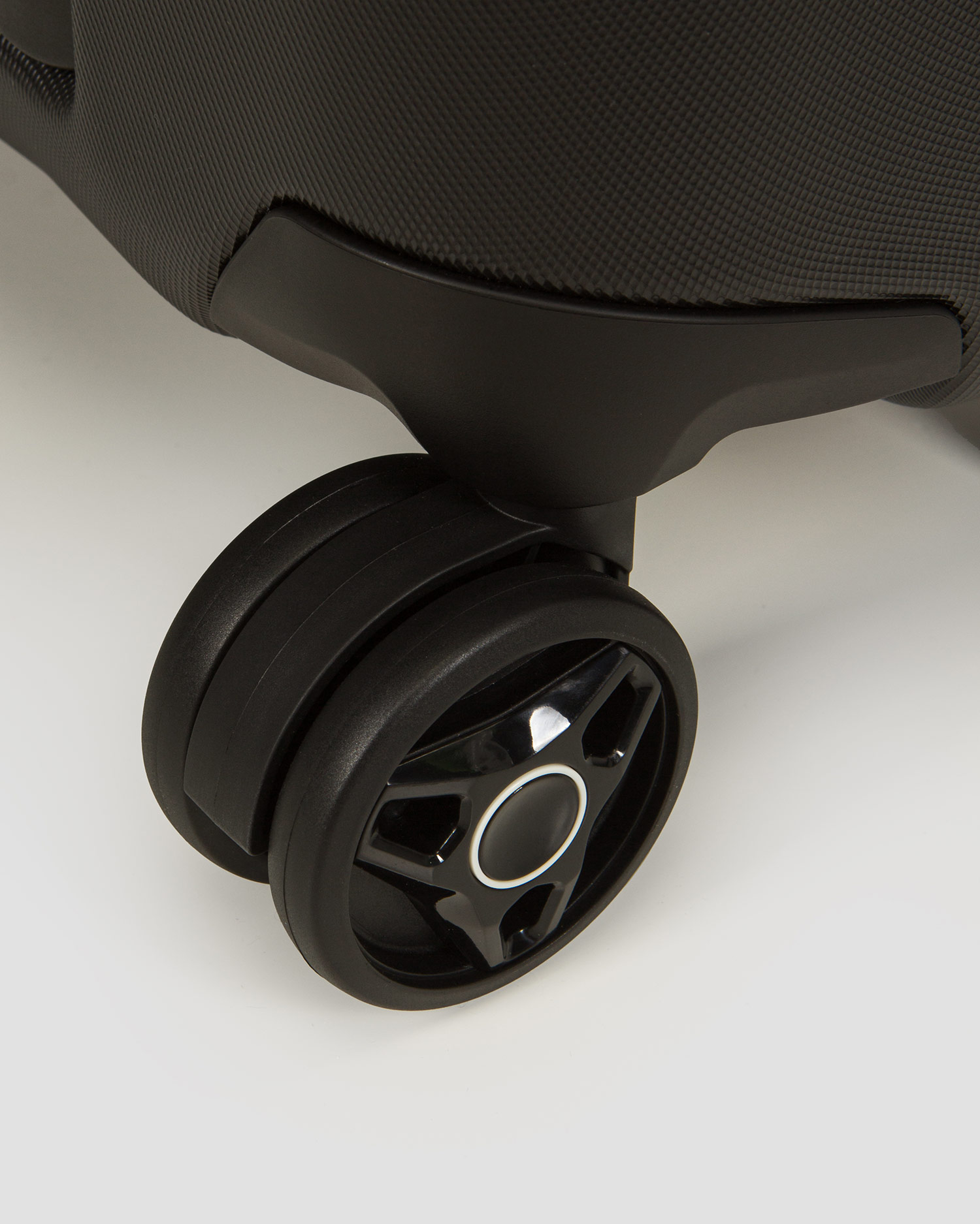 Travel bag on wheels Thule Aion Carry On Spinner 36L