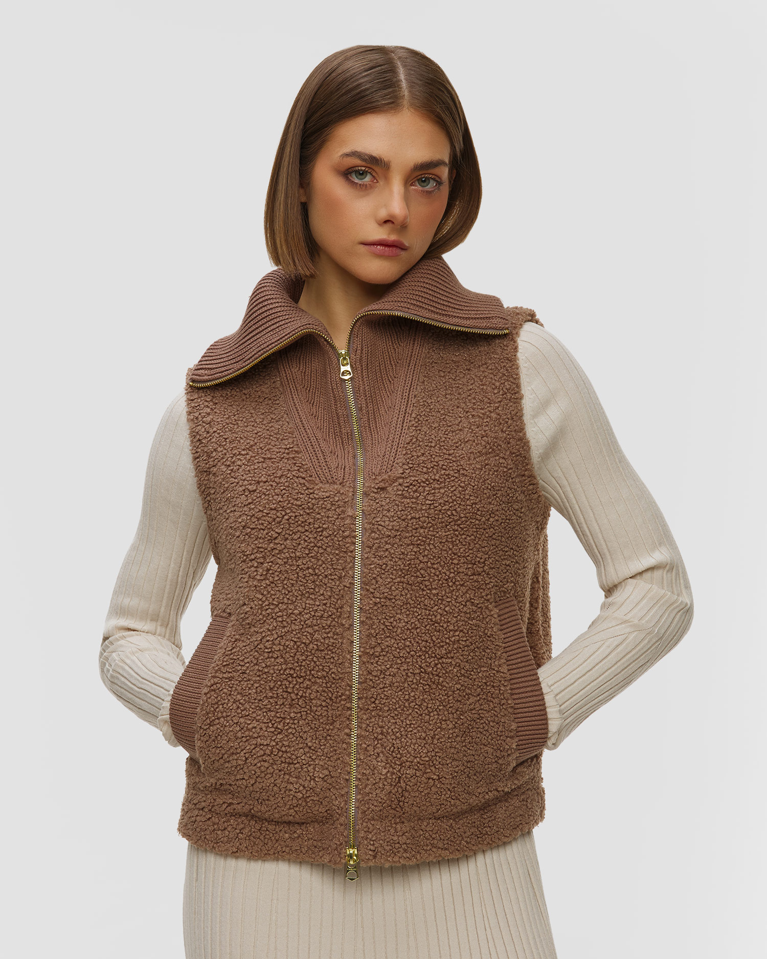 Vestă maro pentru femei Varley Aspen Gilet