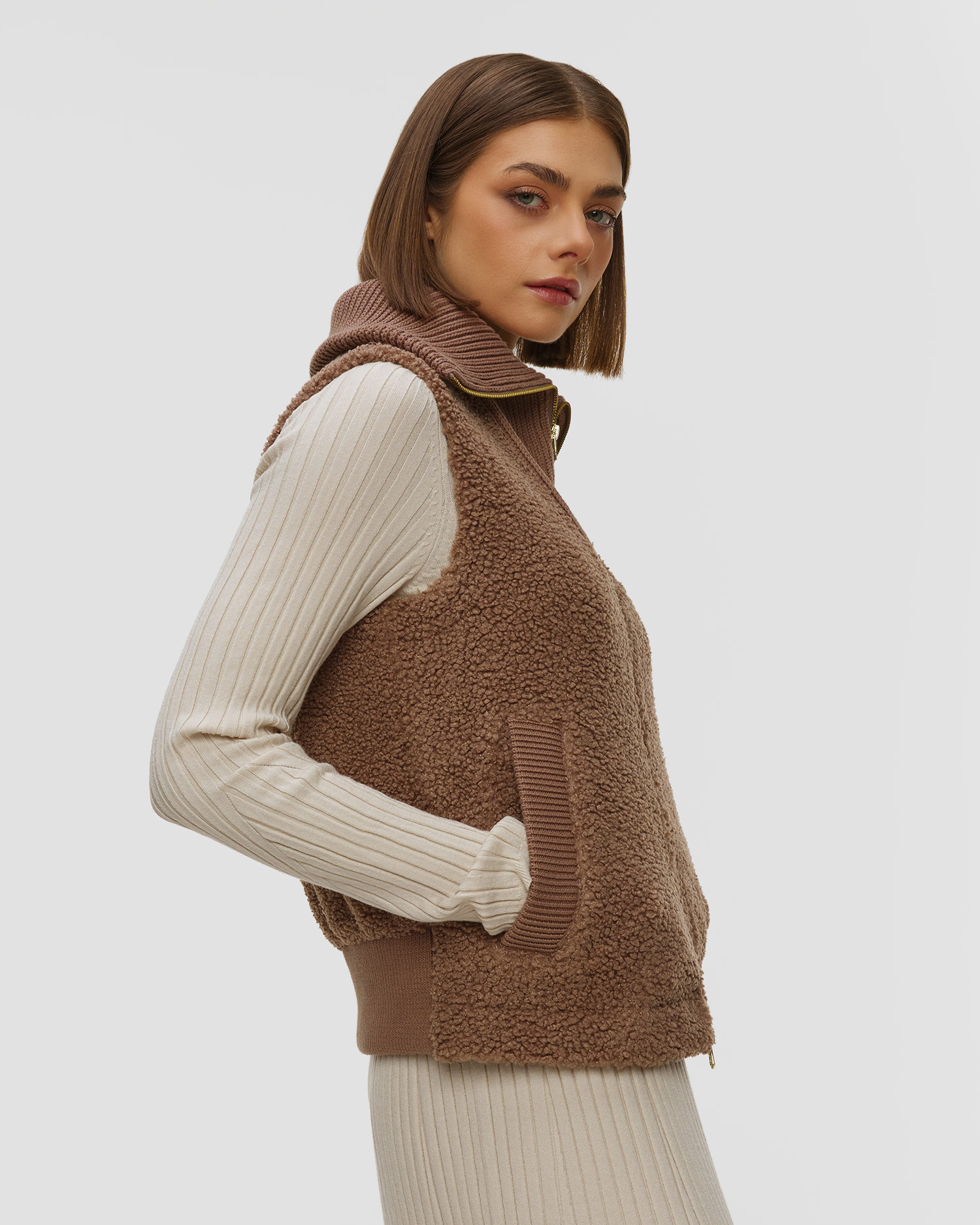 Vestă maro pentru femei Varley Aspen Gilet