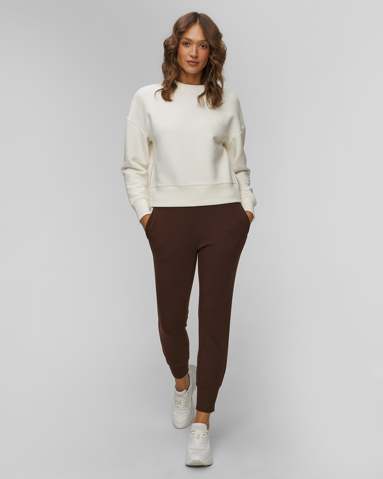 Dámske čokoládové teplákové nohavice Varley The Slim Cuff Pant 27.5