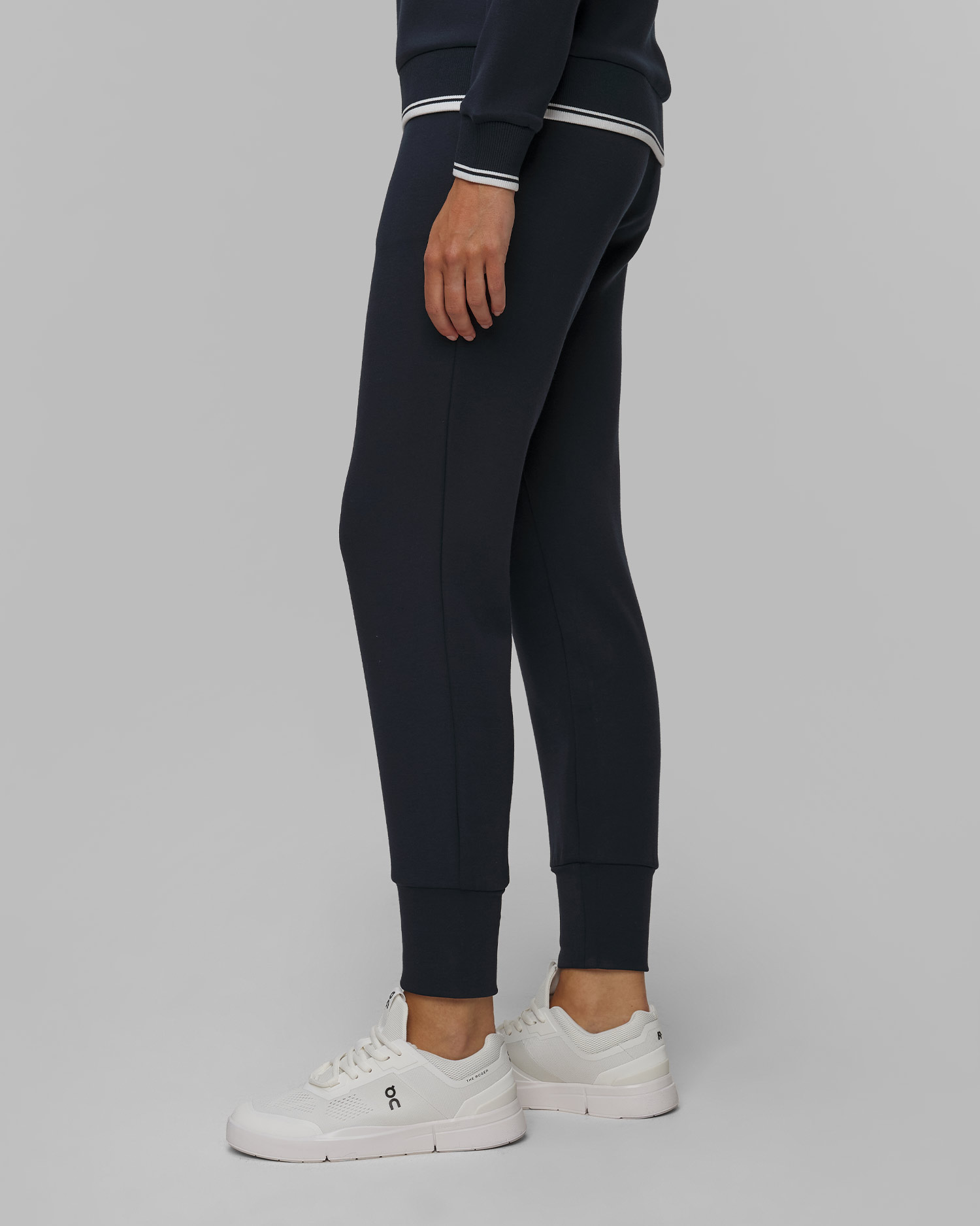 Granatowe spodnie z wiskozy damskie Varley The Slim Cuff Pant 27.5