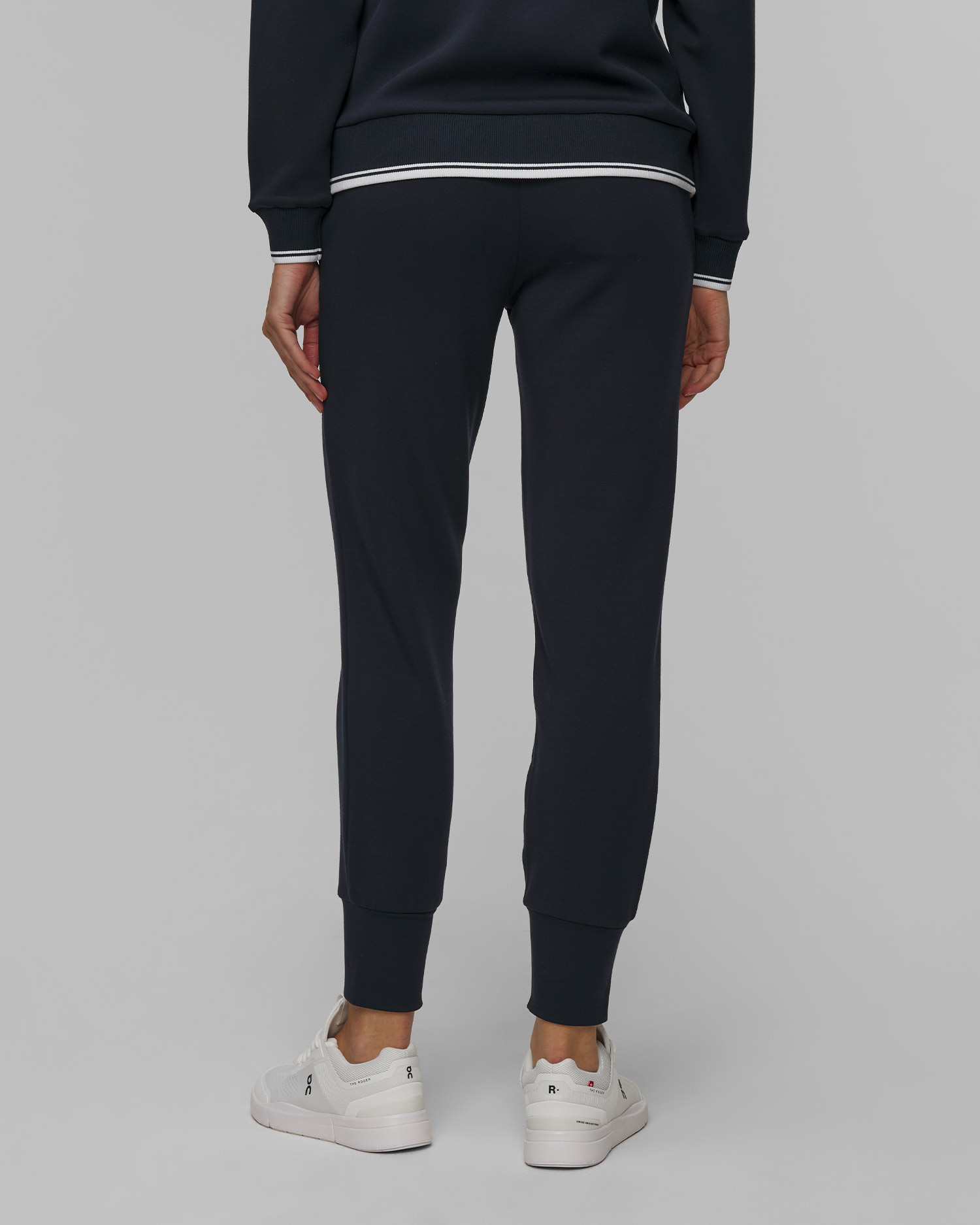 Granatowe spodnie z wiskozy damskie Varley The Slim Cuff Pant 27.5