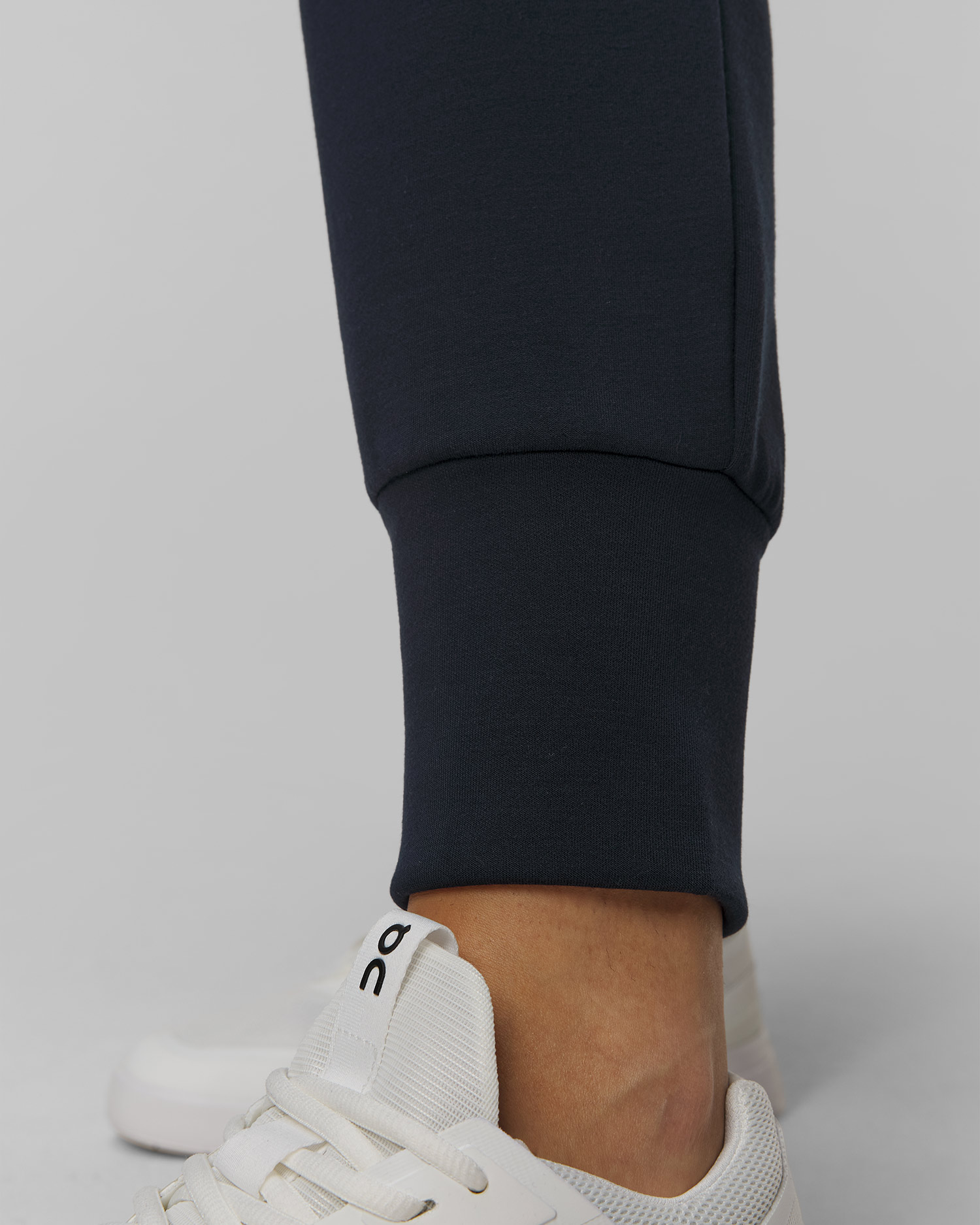 Granatowe spodnie z wiskozy damskie Varley The Slim Cuff Pant 27.5