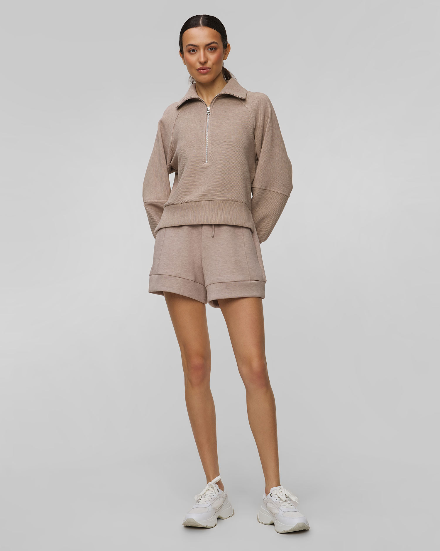 Szorty dresowe damskie Varley Atrium High Rise Short 4.5, Kolor/Wzór: Beżowy