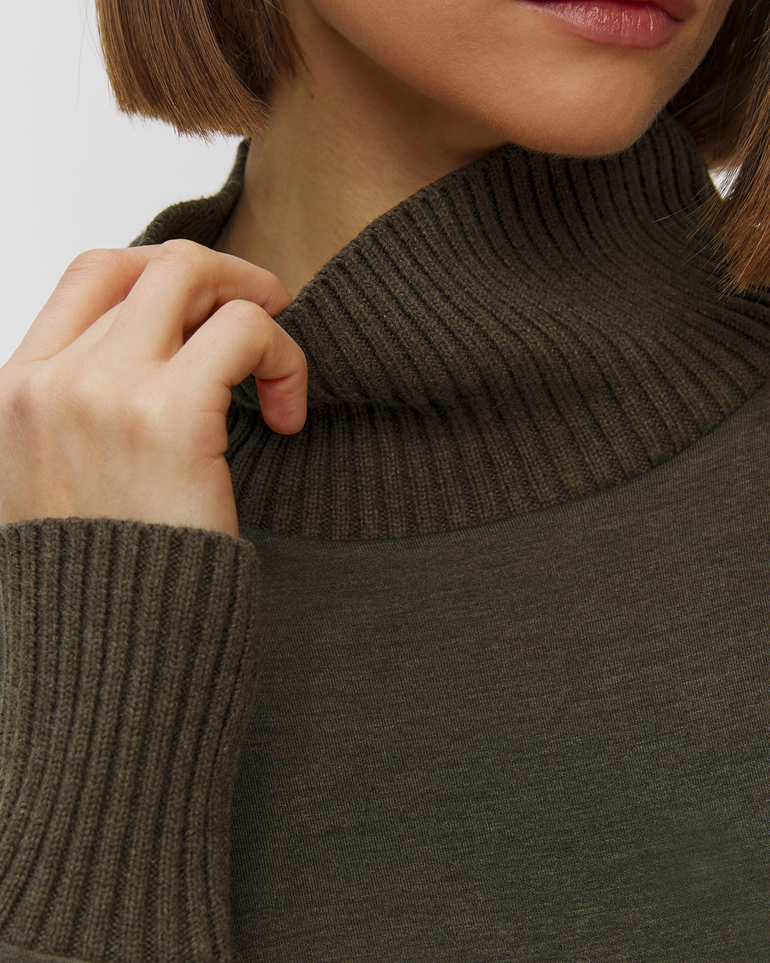 Ciemnozielona bluza z golfem damska Varley Barker High Neck Sweat