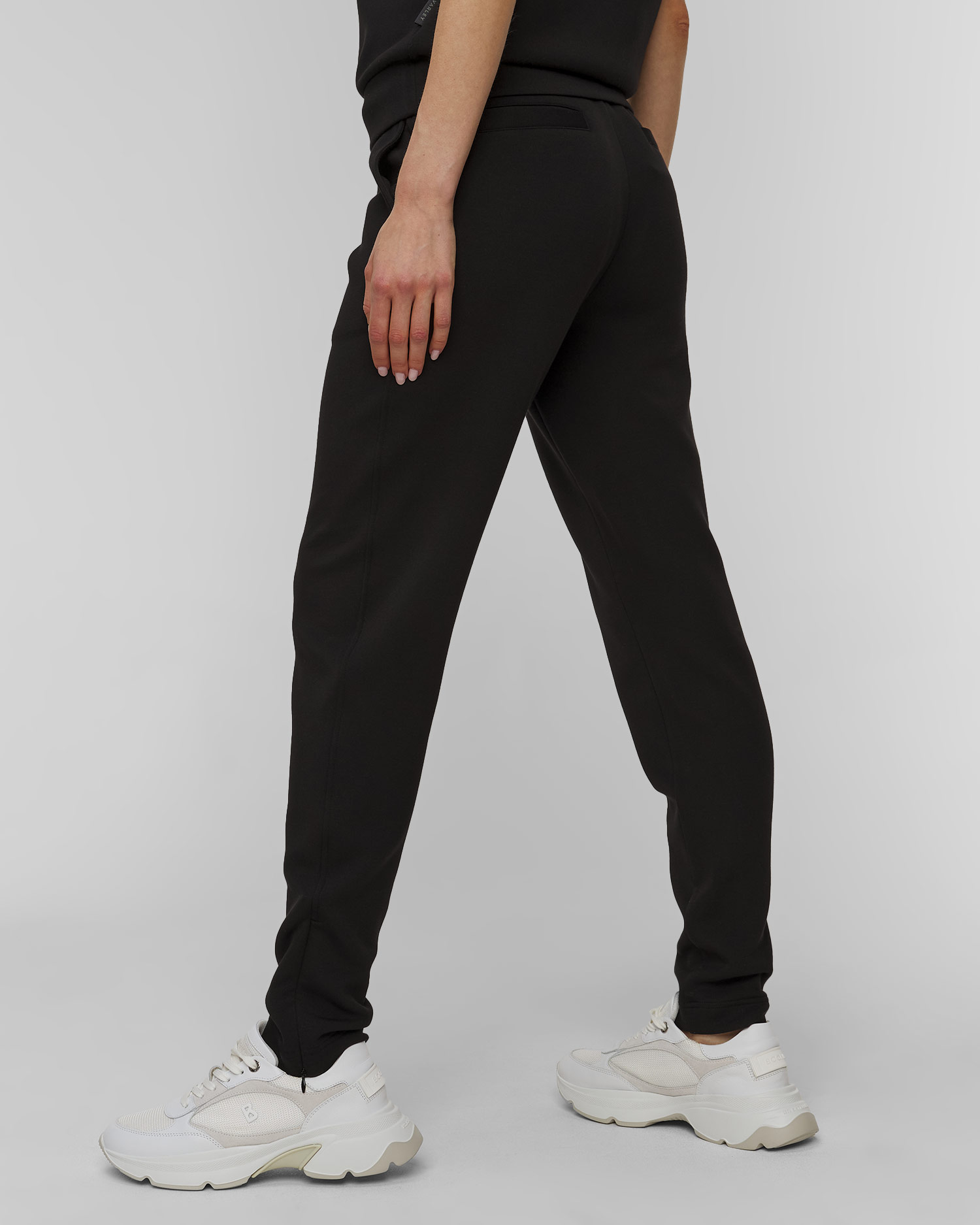 Women’s black Varley The Slim Zip Hem Pant 29.5