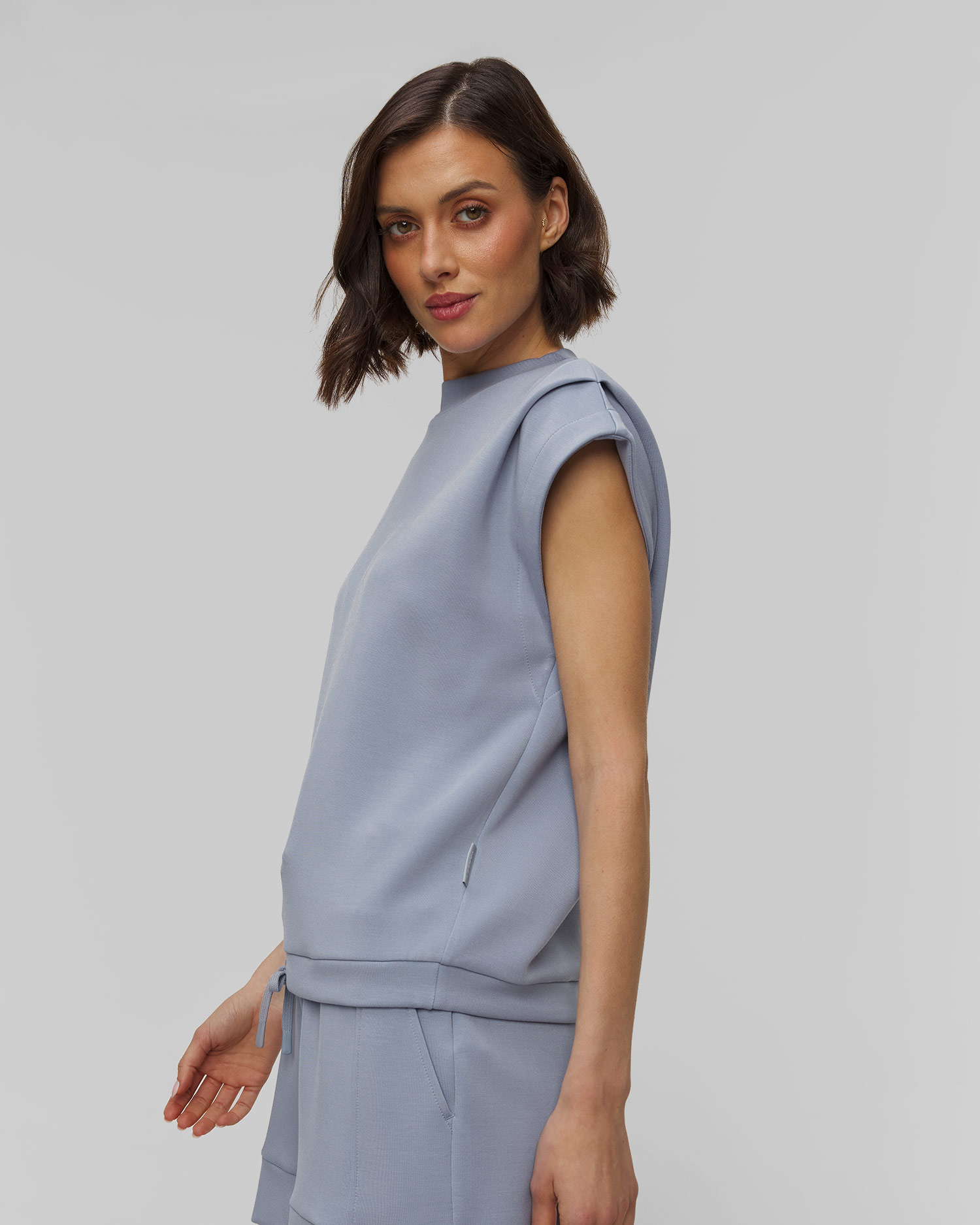 Błękitna bluza z wiskozy damska Varley Otis Sleeveless Sweat