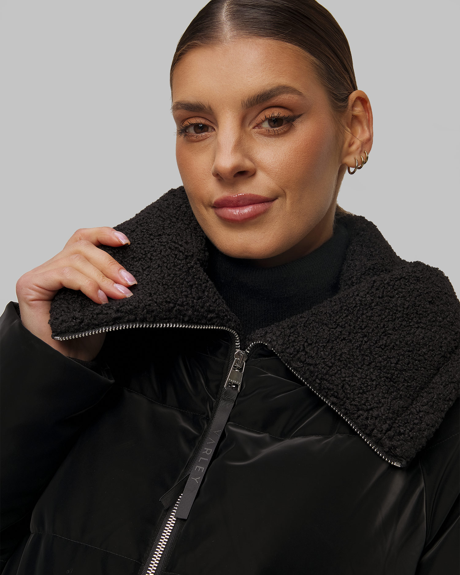 Czarna kurtka damska Varley Roseville Down Jacket