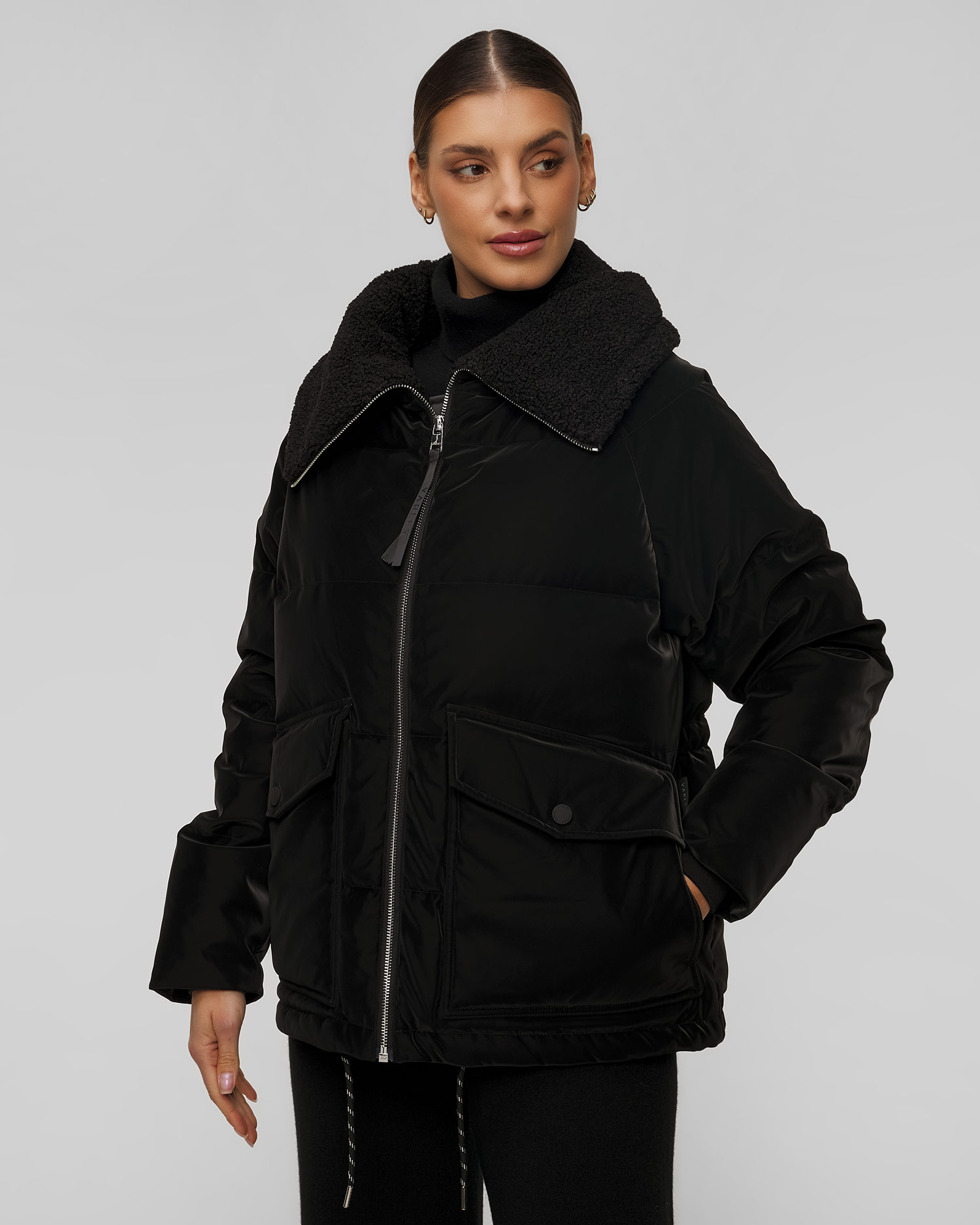 Czarna kurtka damska Varley Roseville Down Jacket