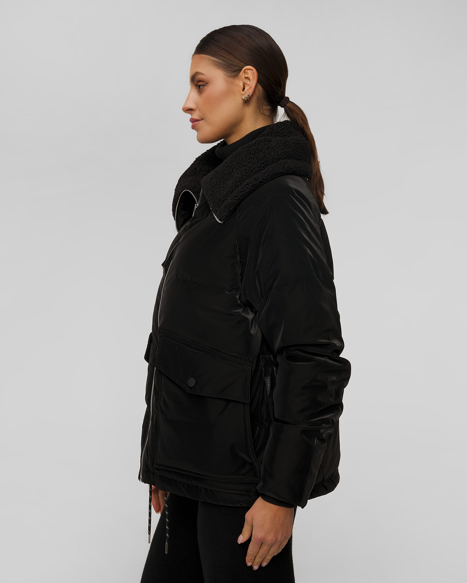 Czarna kurtka damska Varley Roseville Down Jacket