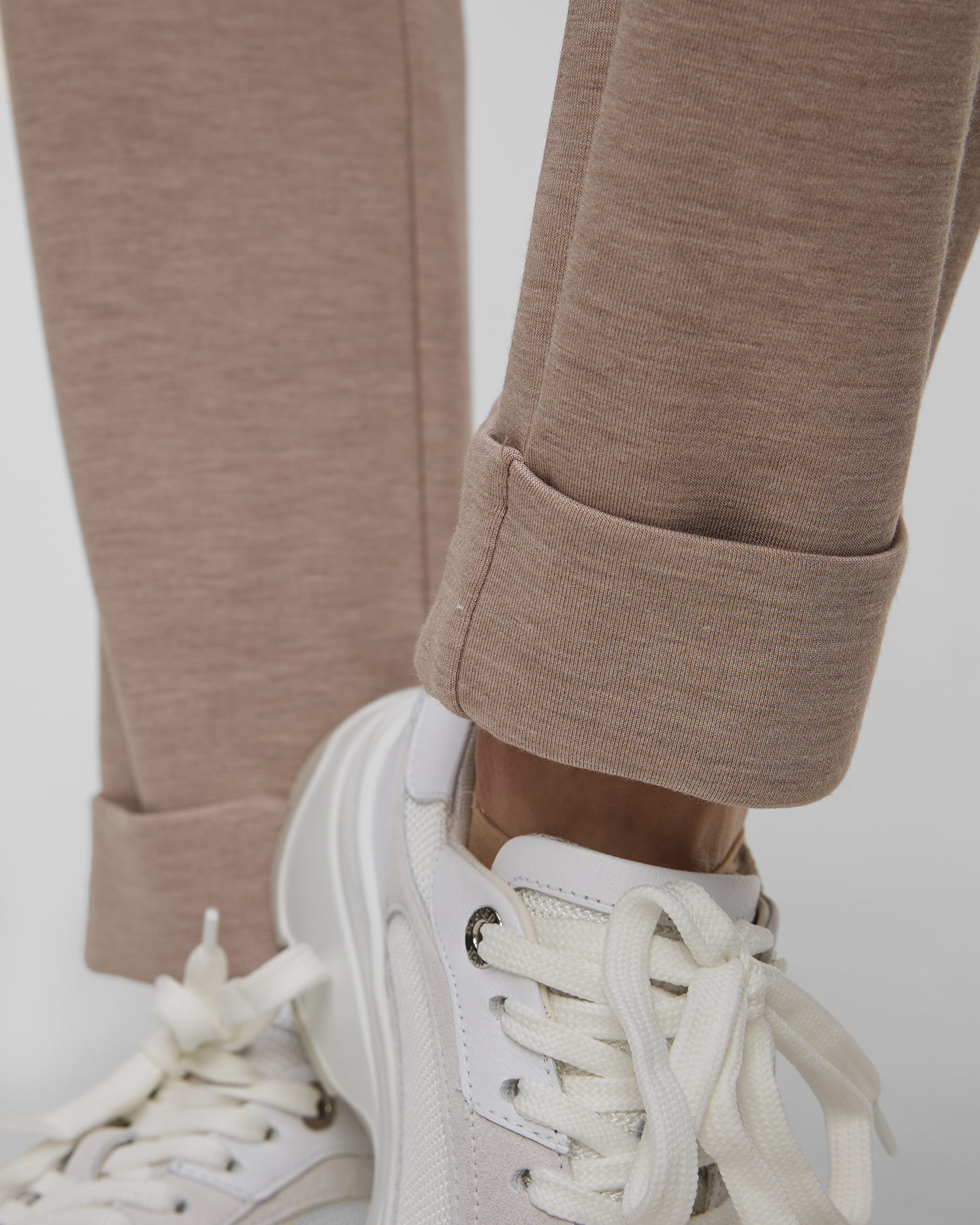 Pantaloni de trening maro deschis pentru femei Varley The Rolled Cuff Pant 28.5