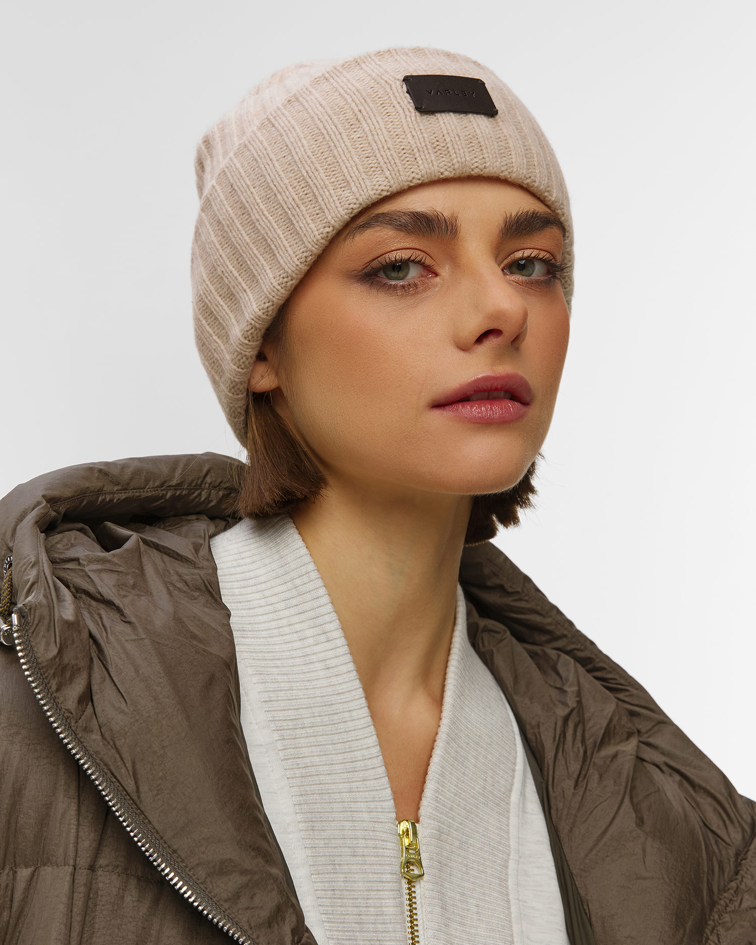 Varley Elva Chunky Rib Beanie Wollmütze für Damen in Beige