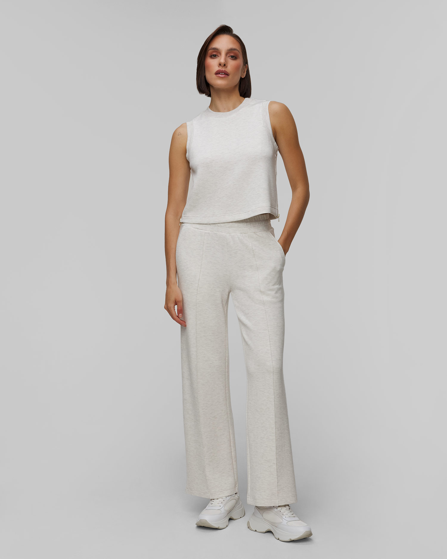 Světle šedé dámské tílko Varley Shea Crop Tank