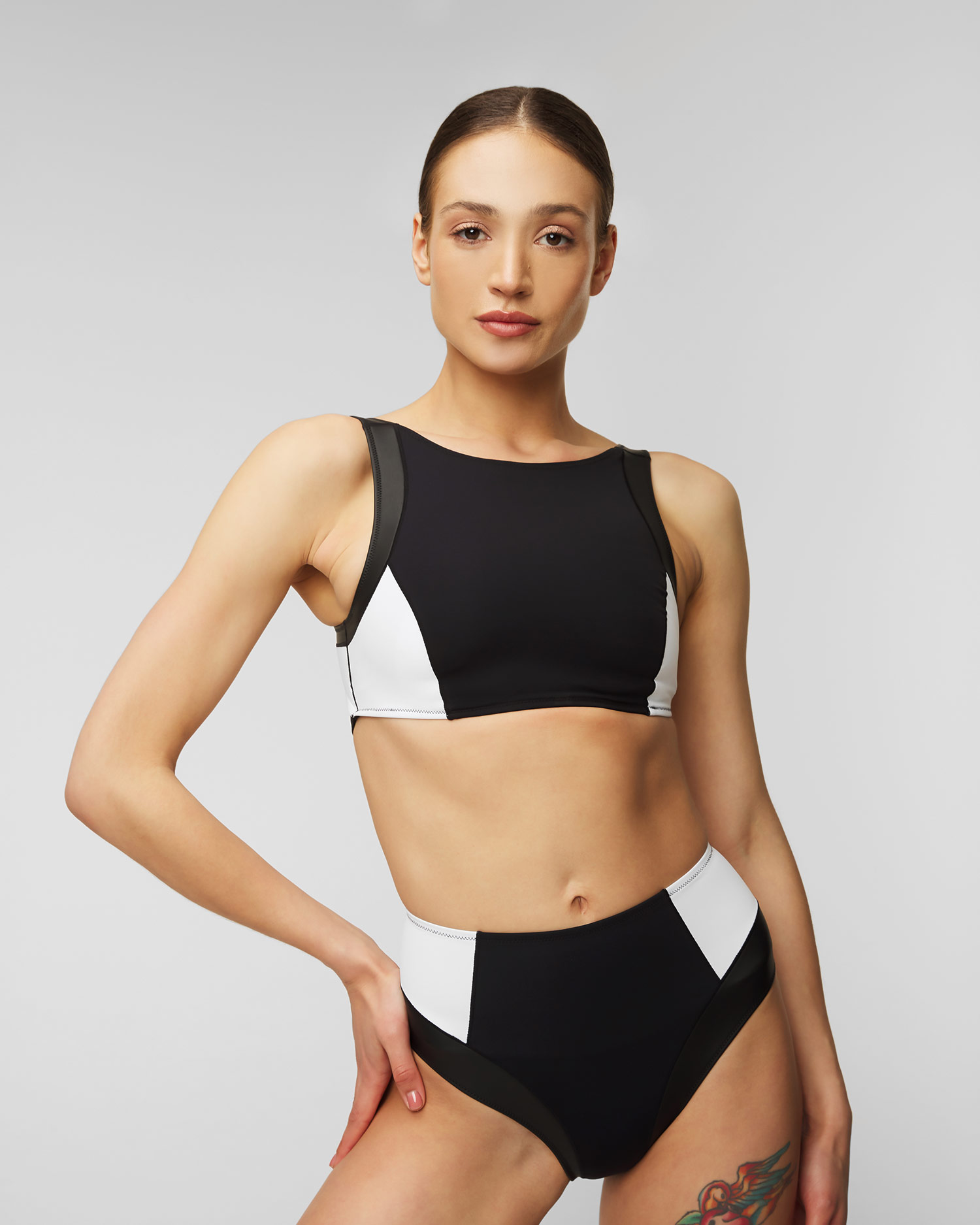 Topul costumului de baie Rip Curl Mirage Ultimate High Neck Crop