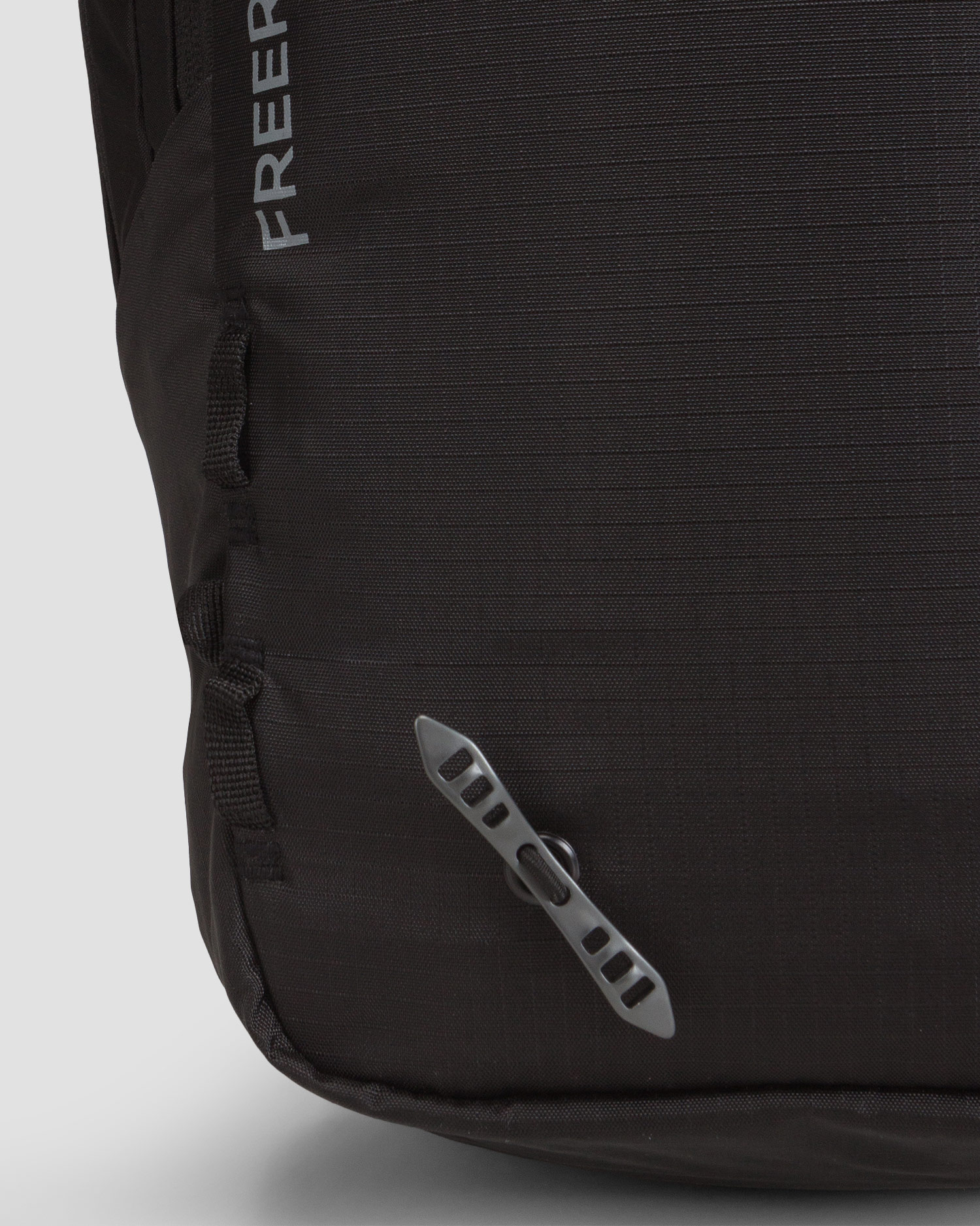 Dámsky čierny lyžiarsky batoh Deuter Freerider 28 SL