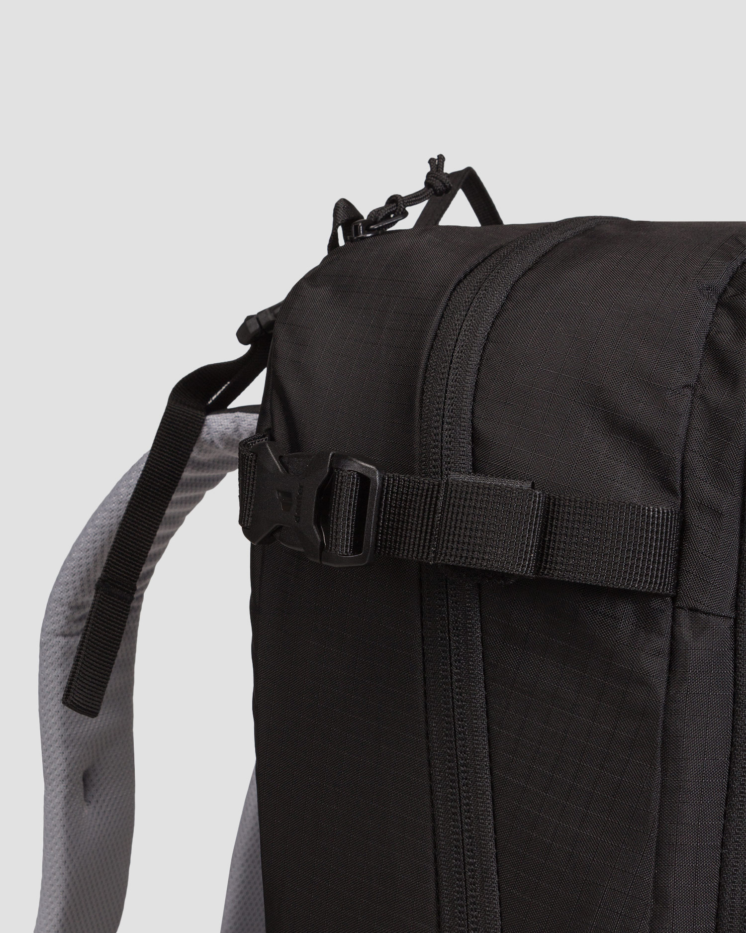 Dámsky čierny lyžiarsky batoh Deuter Freerider 28 SL