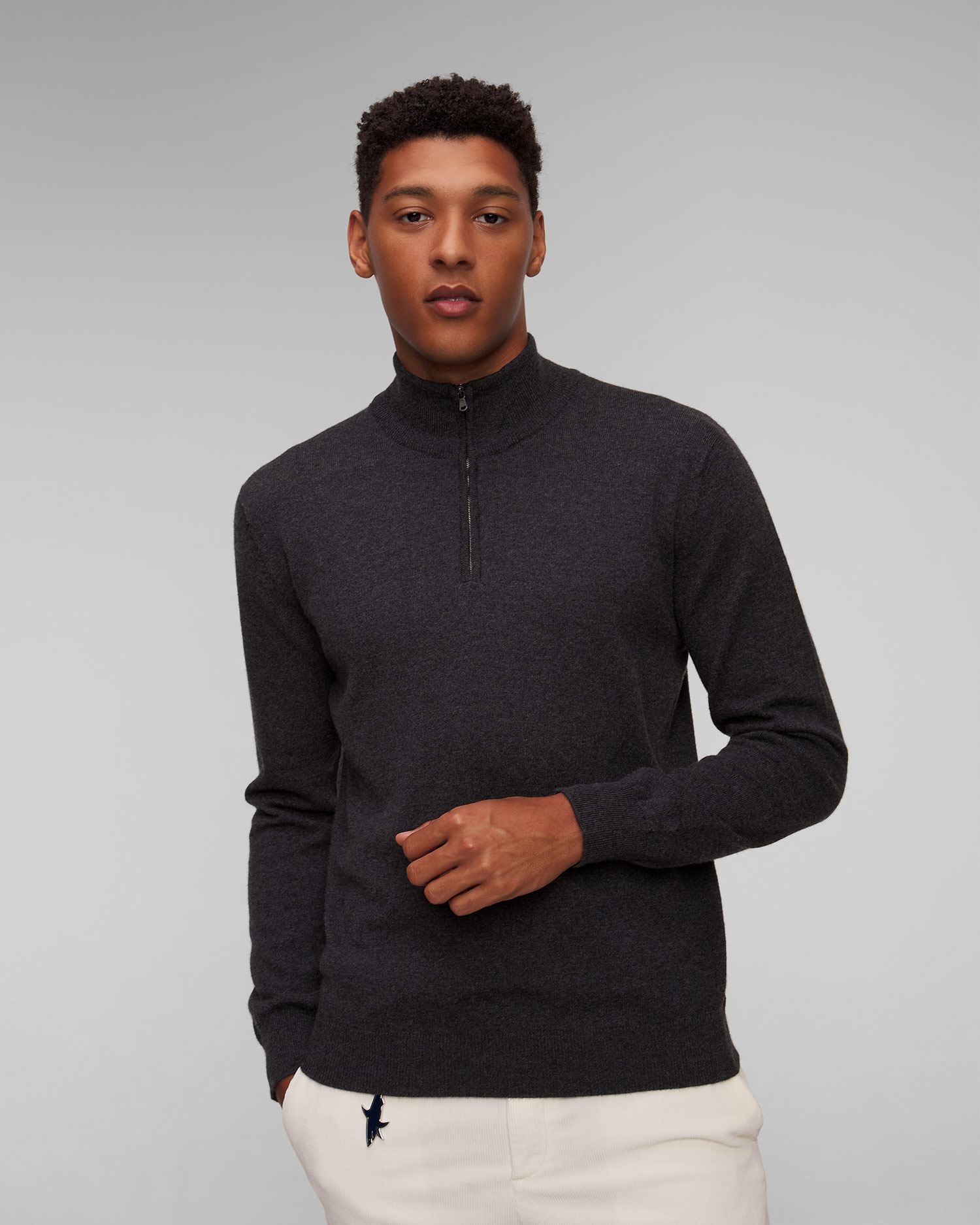 Maglione grigio in cashmere da uomo Johnstons of Elgin