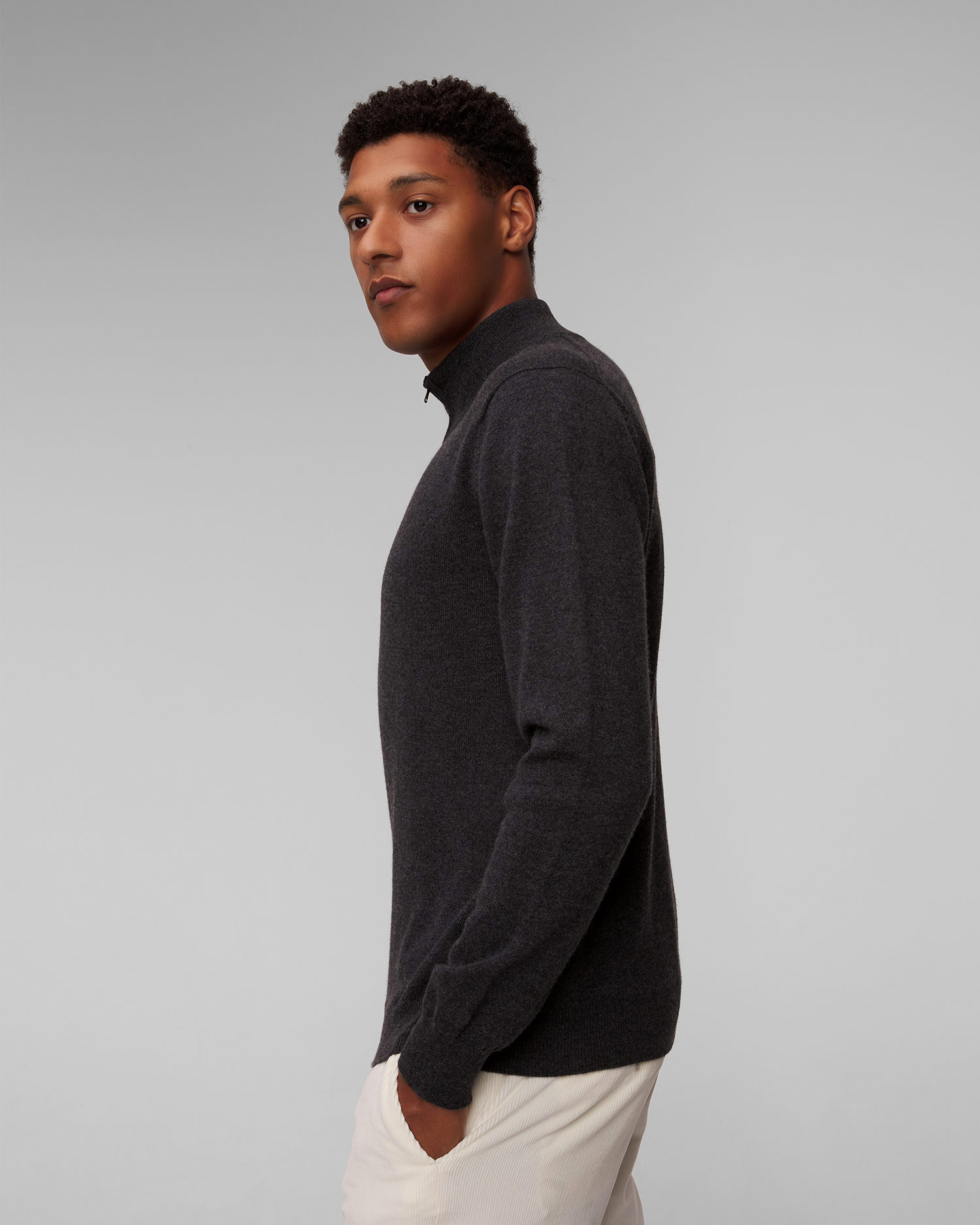 Maglione grigio in cashmere da uomo Johnstons of Elgin