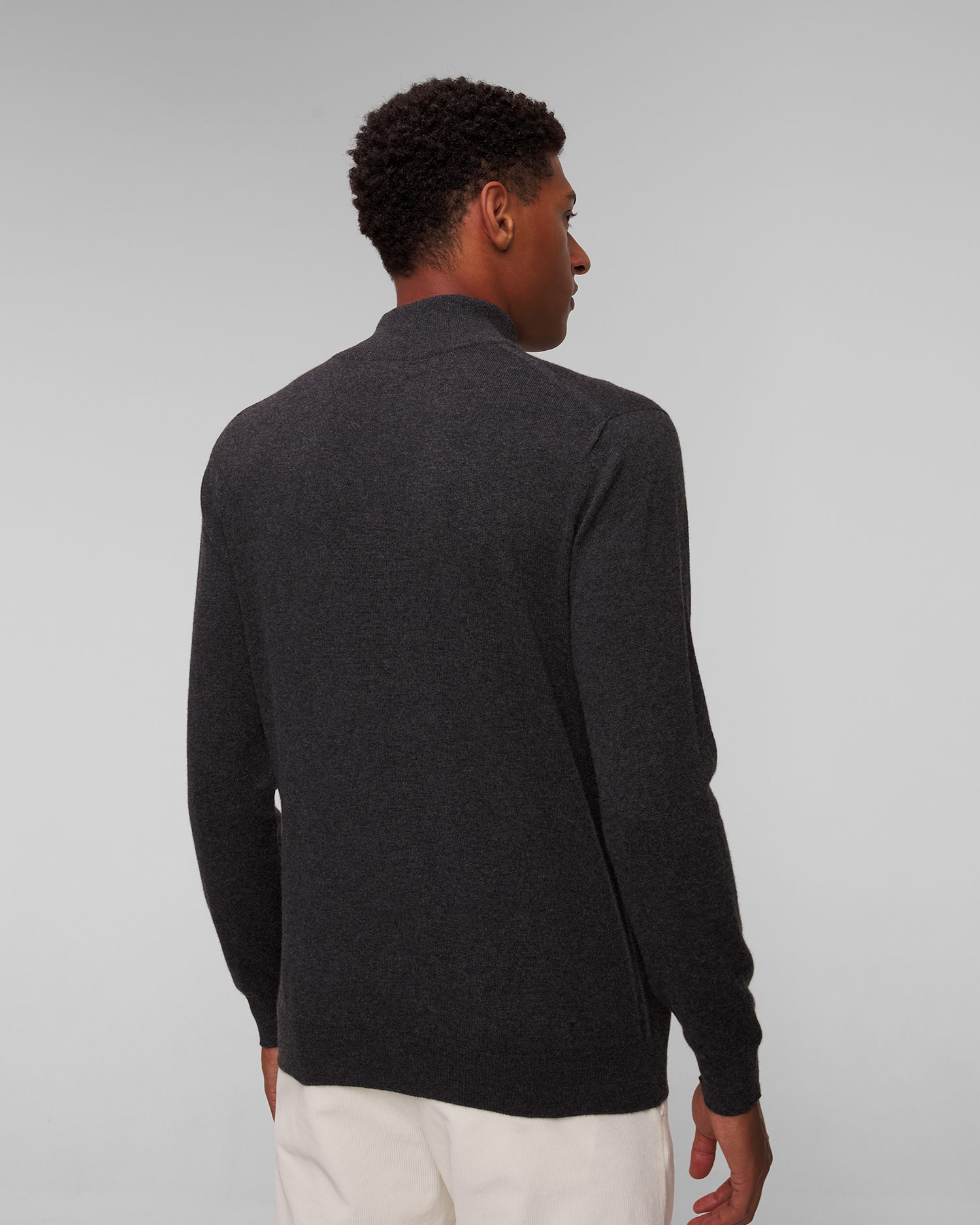 Maglione grigio in cashmere da uomo Johnstons of Elgin