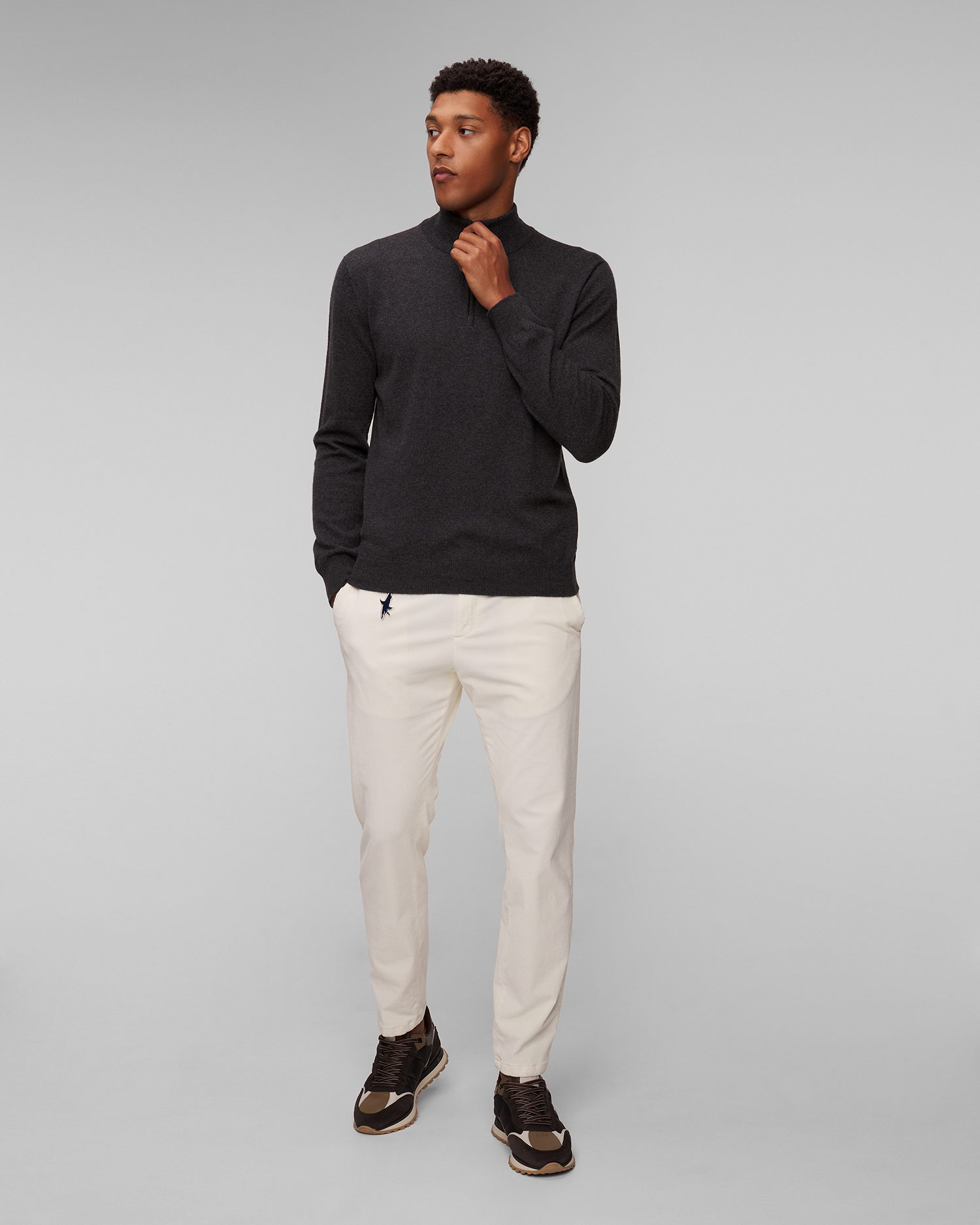 Maglione grigio in cashmere da uomo Johnstons of Elgin