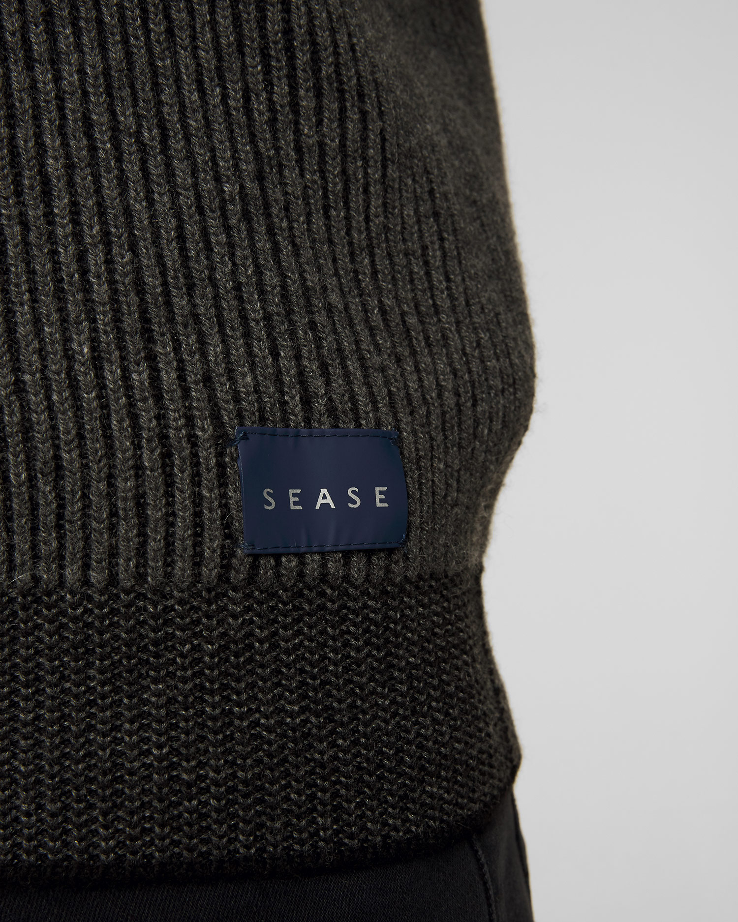 Maglione a collo alto nero in cashmere da uomo Sease
